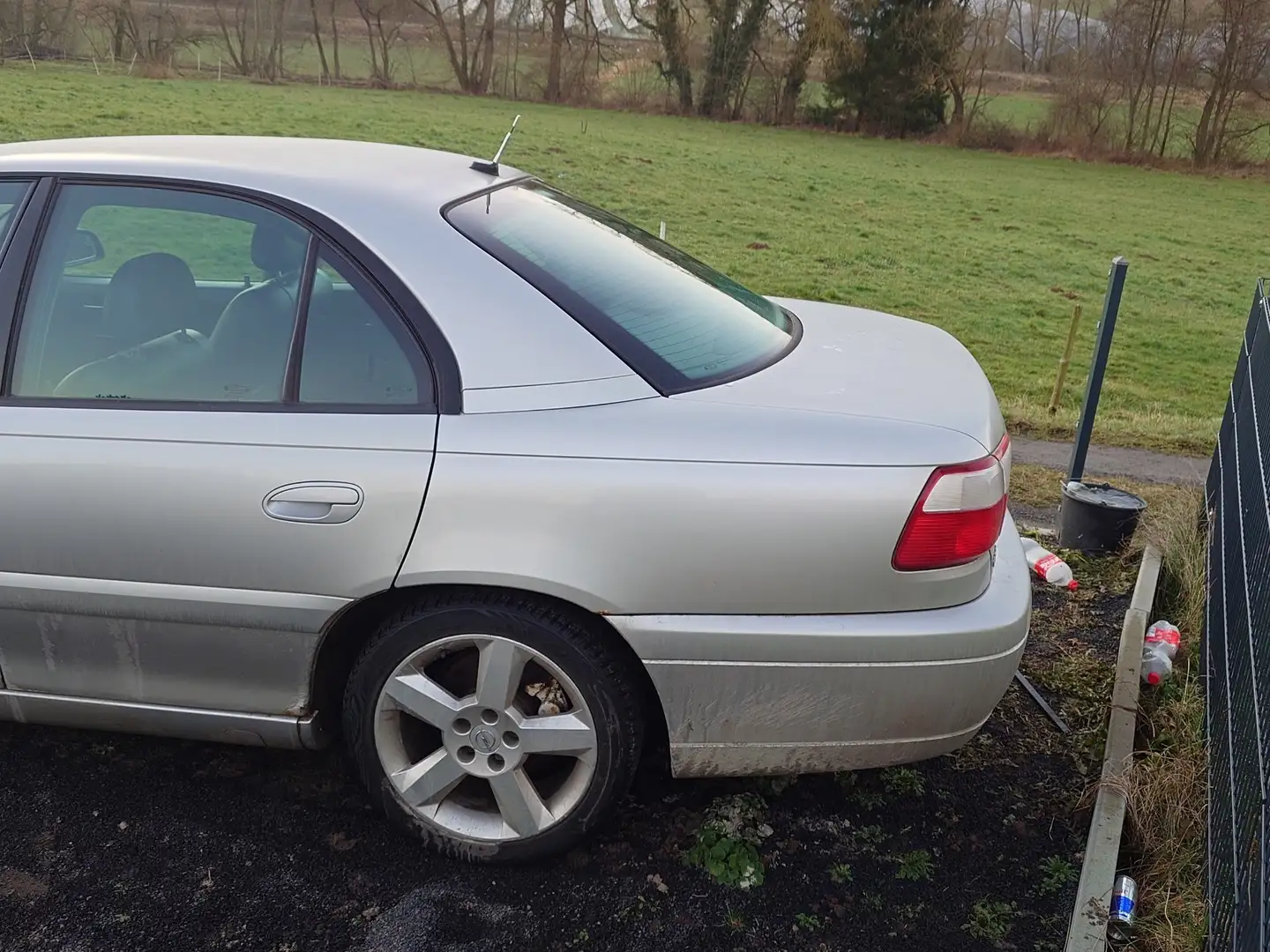 Opel Omega Caravan 2.2 Design Edition Plateado - 2