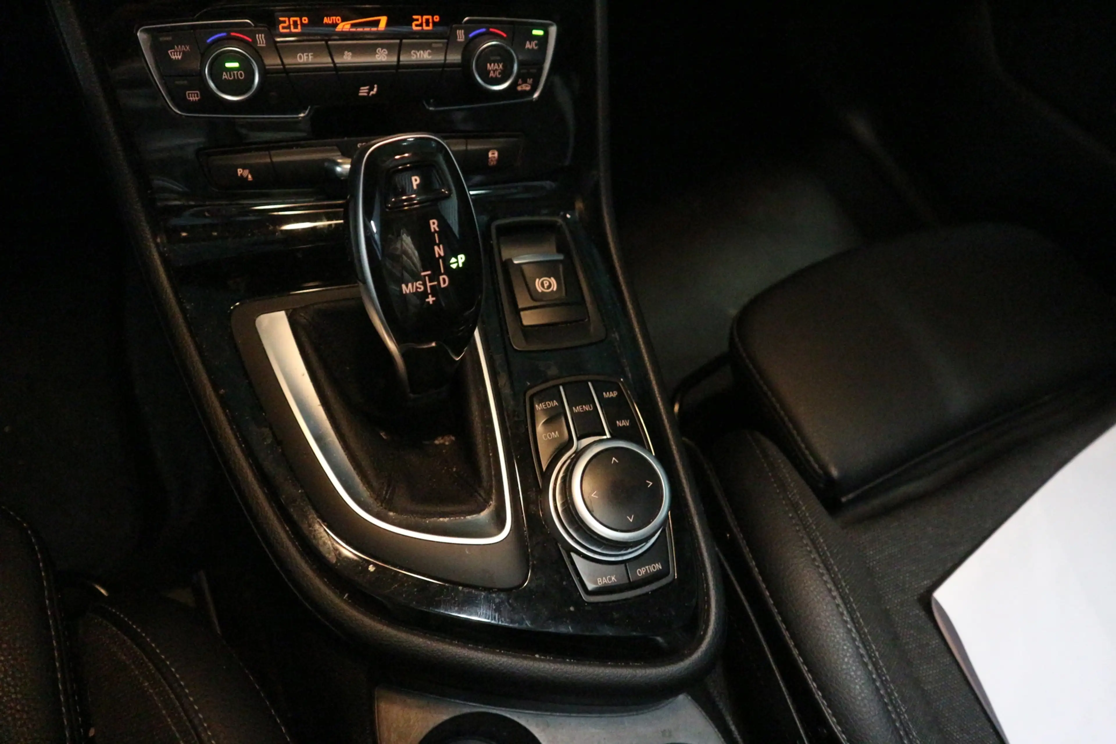 BMW 218 2-serie Active Tourer 218i AUT + PANO + SPORT + XE — photo 13
