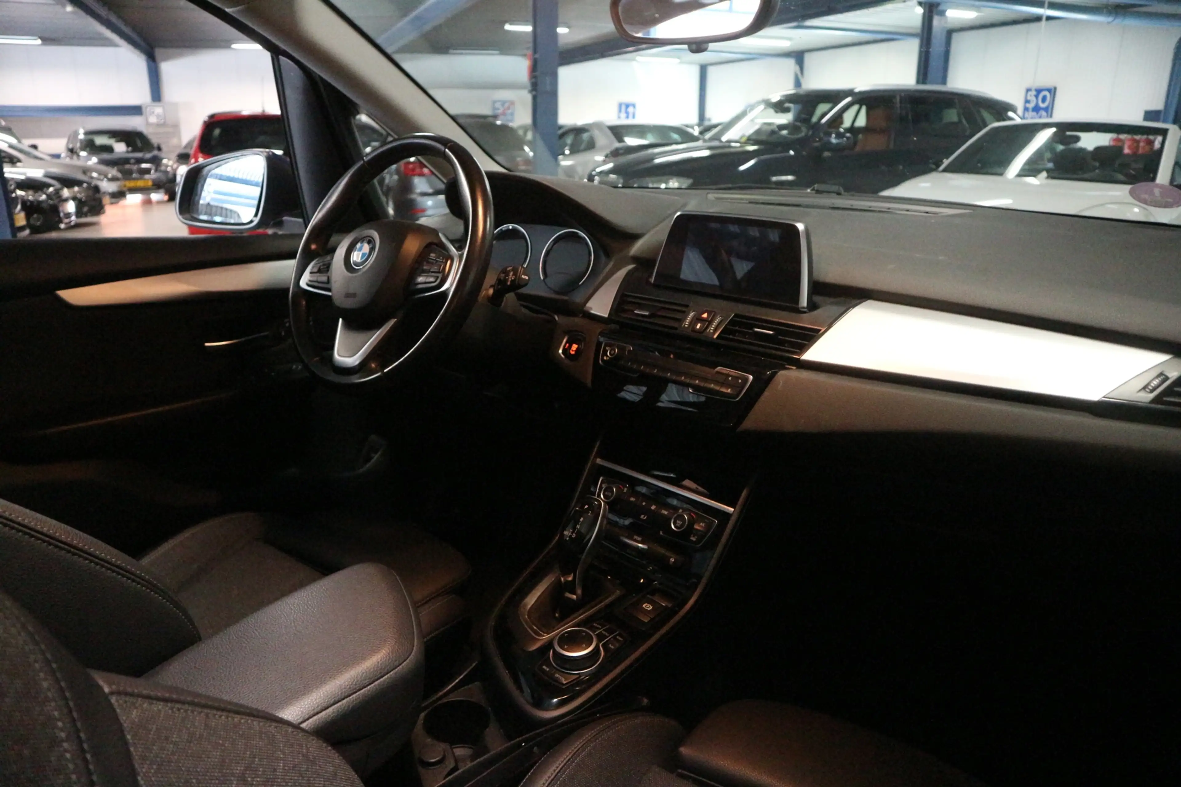 BMW 218 2-serie Active Tourer 218i AUT + PANO + SPORT + XE — photo 2