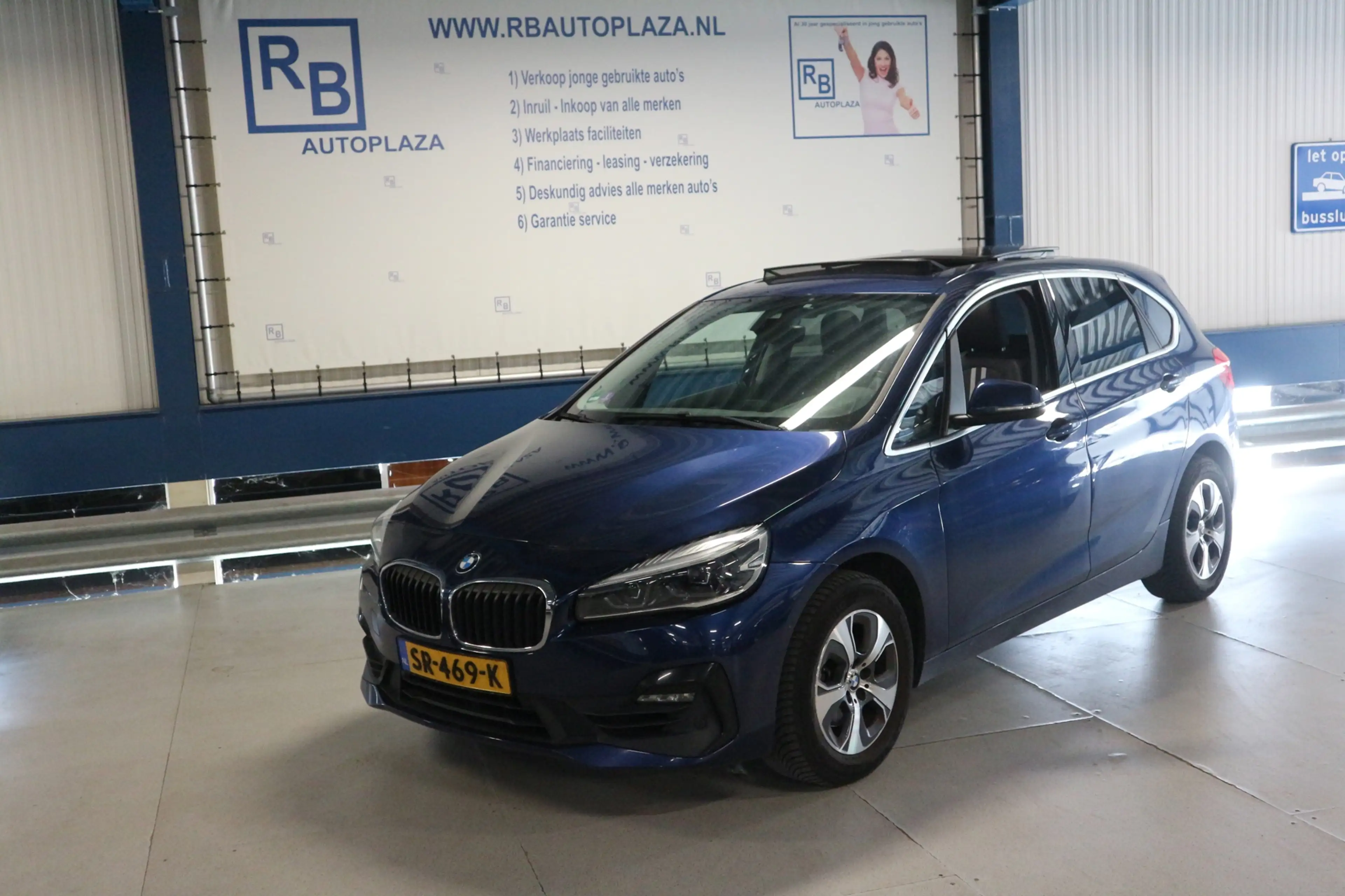 BMW 218 2-serie Active Tourer 218i AUT + PANO + SPORT + XE — photo 3