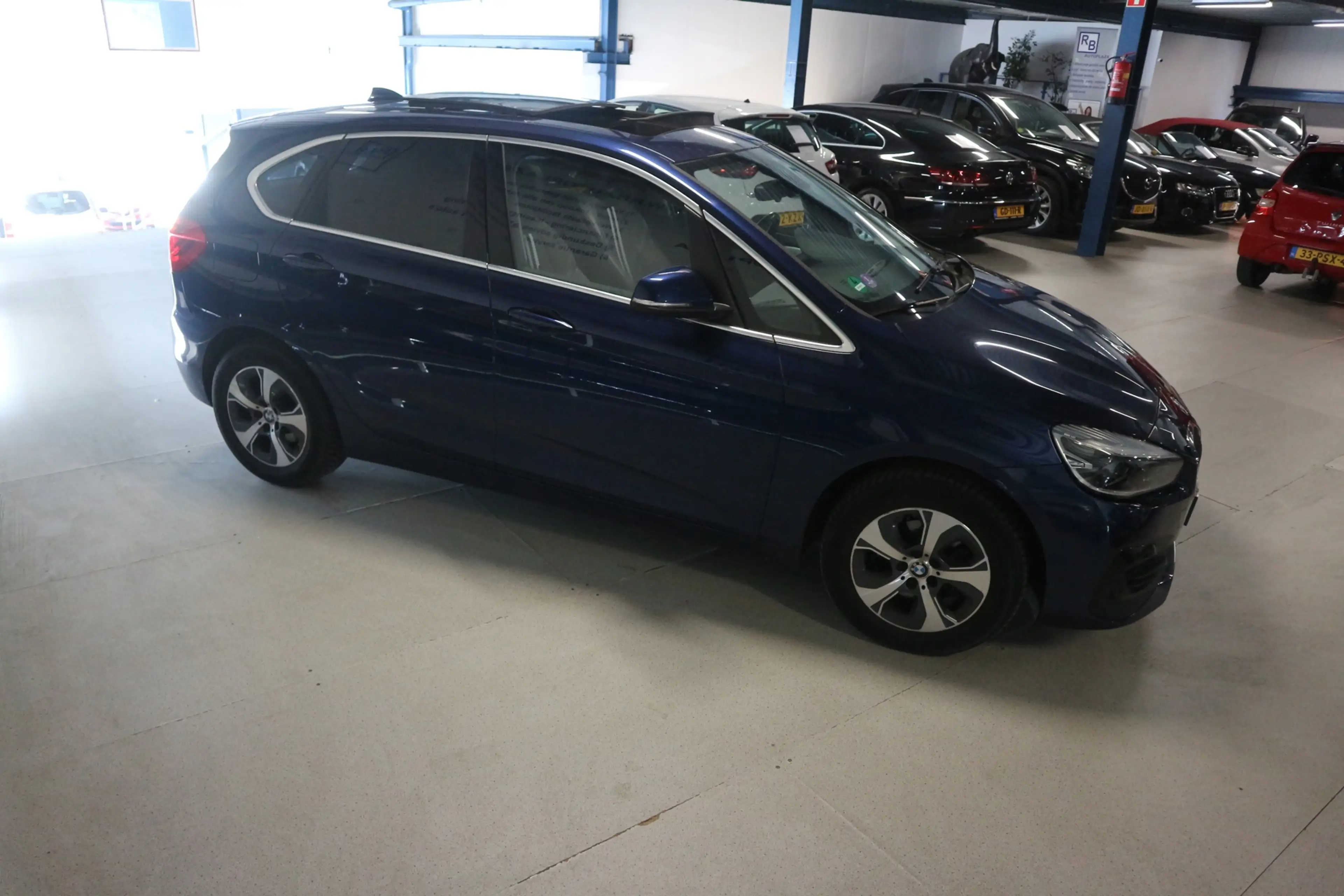 BMW 218 2-serie Active Tourer 218i AUT + PANO + SPORT + XE — photo 6