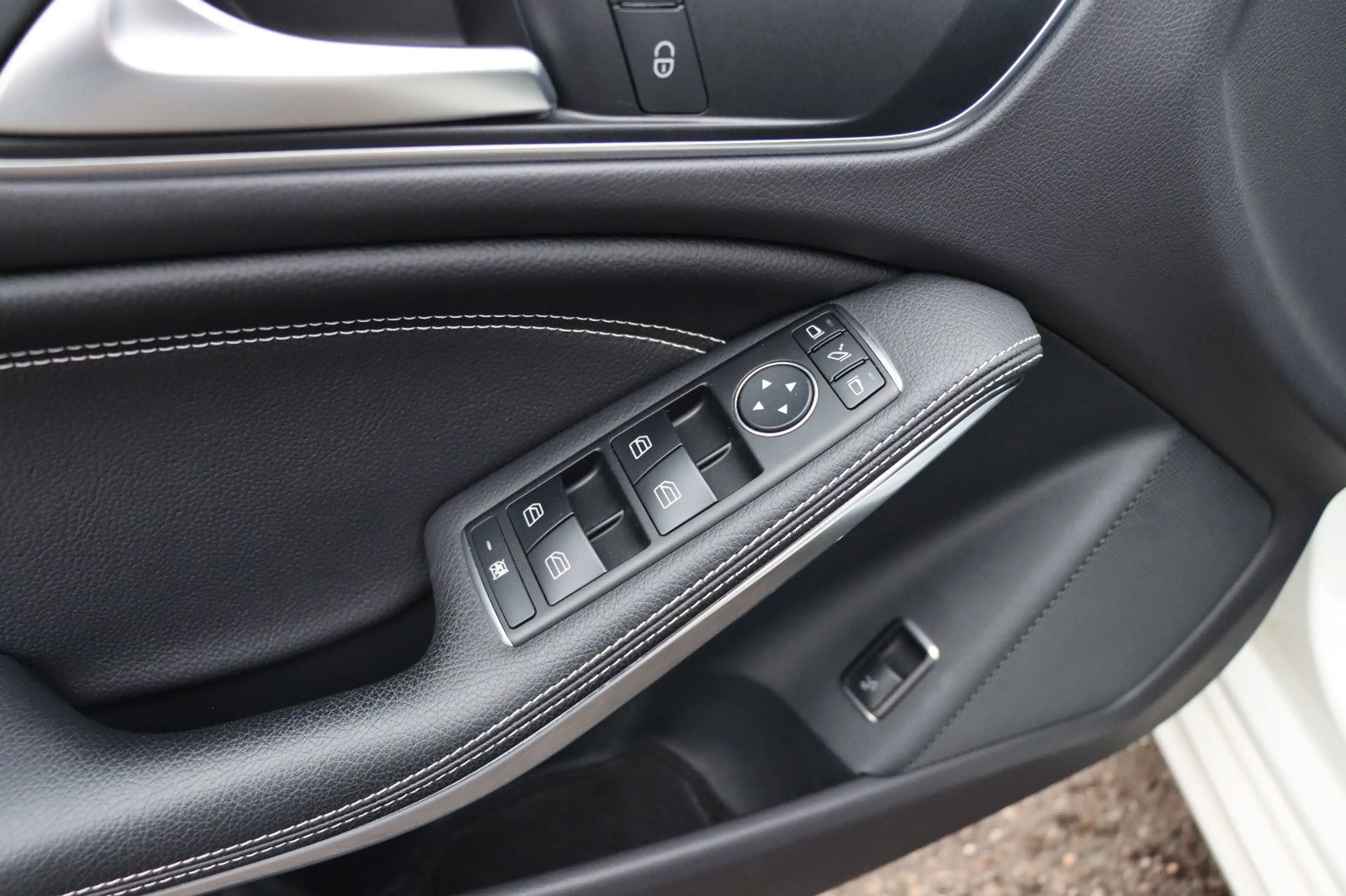 Mercedes-Benz CLA 180 KAMERA NAVI — photo 11