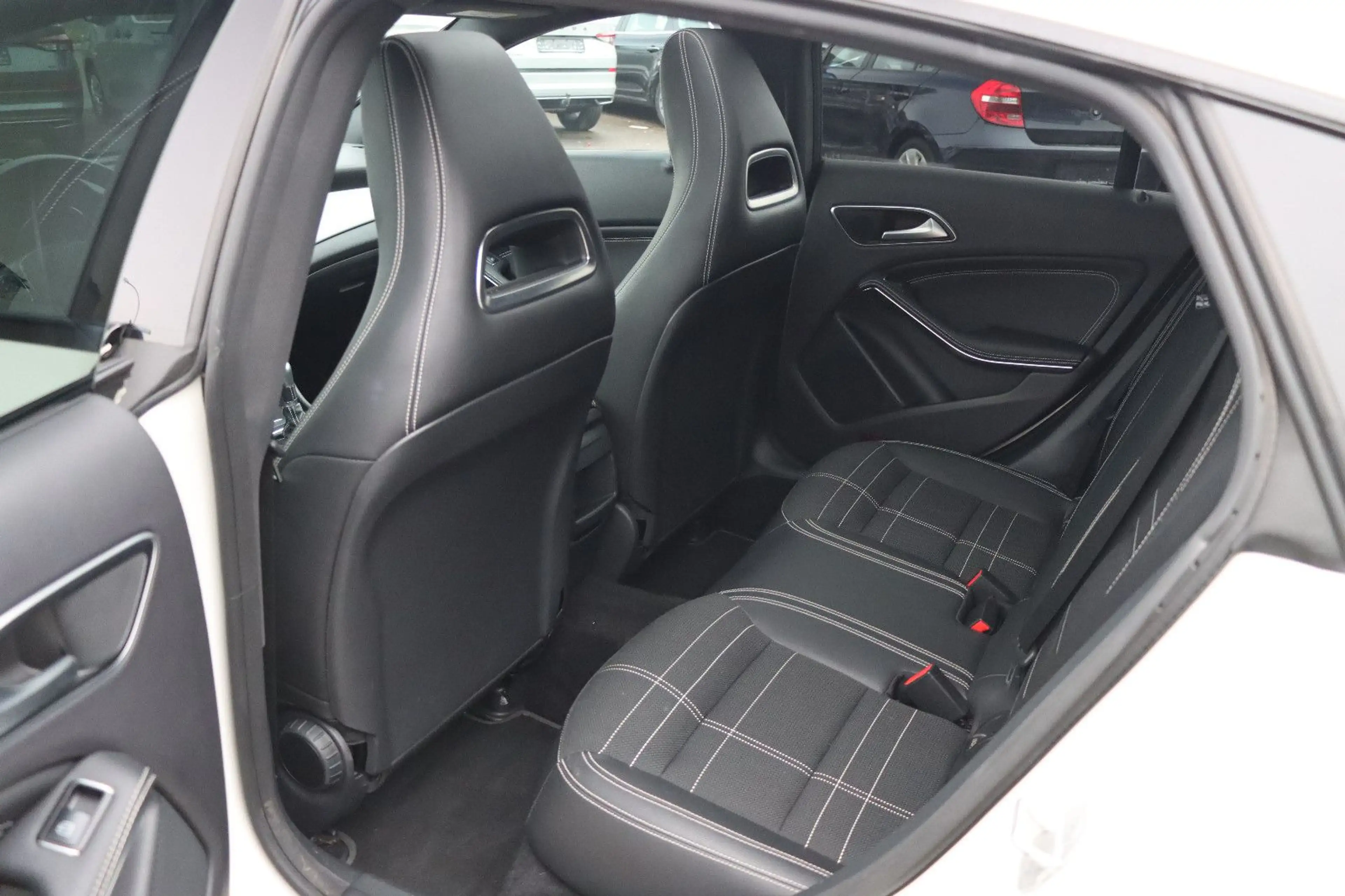 Mercedes-Benz CLA 180 KAMERA NAVI — photo 13