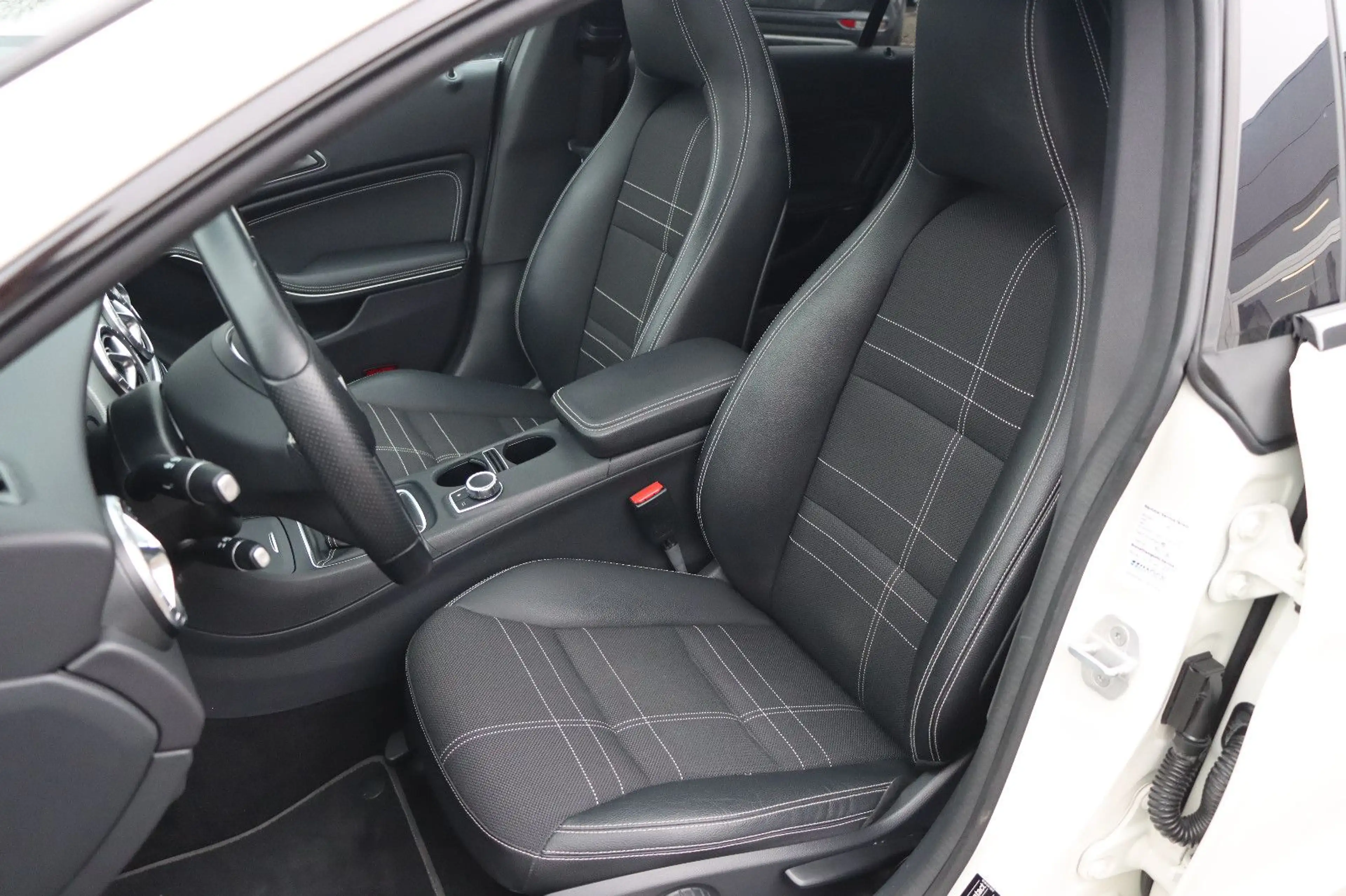 Mercedes-Benz CLA 180 KAMERA NAVI — photo 12