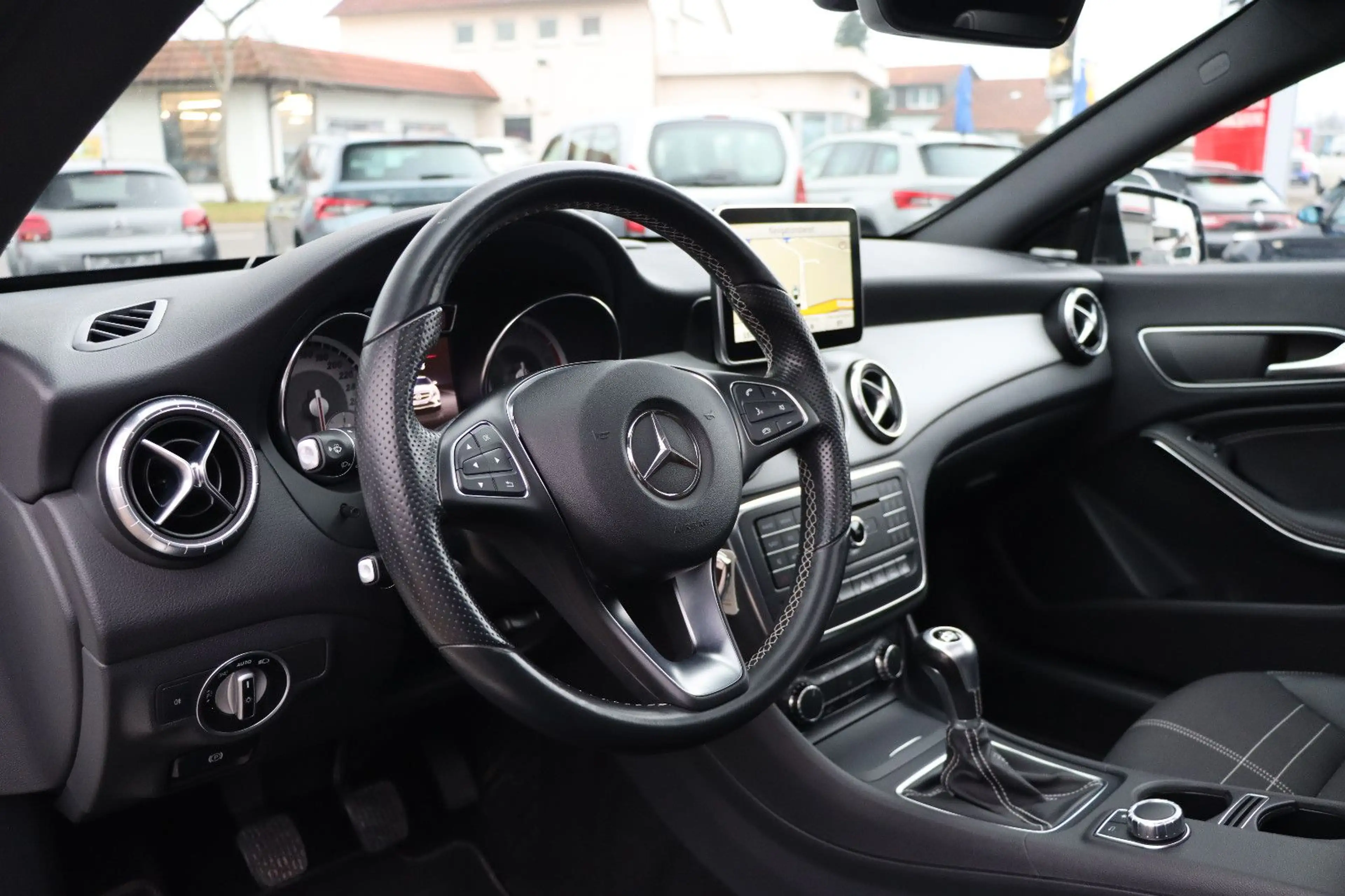 Mercedes-Benz CLA 180 KAMERA NAVI — photo 10
