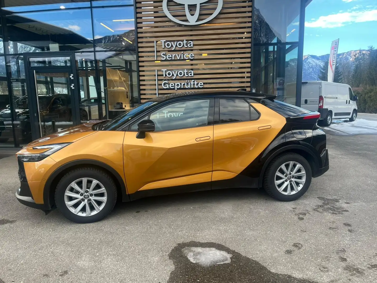 Toyota C-HR C-HR 2,0 Hybrid E-CVT Lounge Lounge Gold - 1
