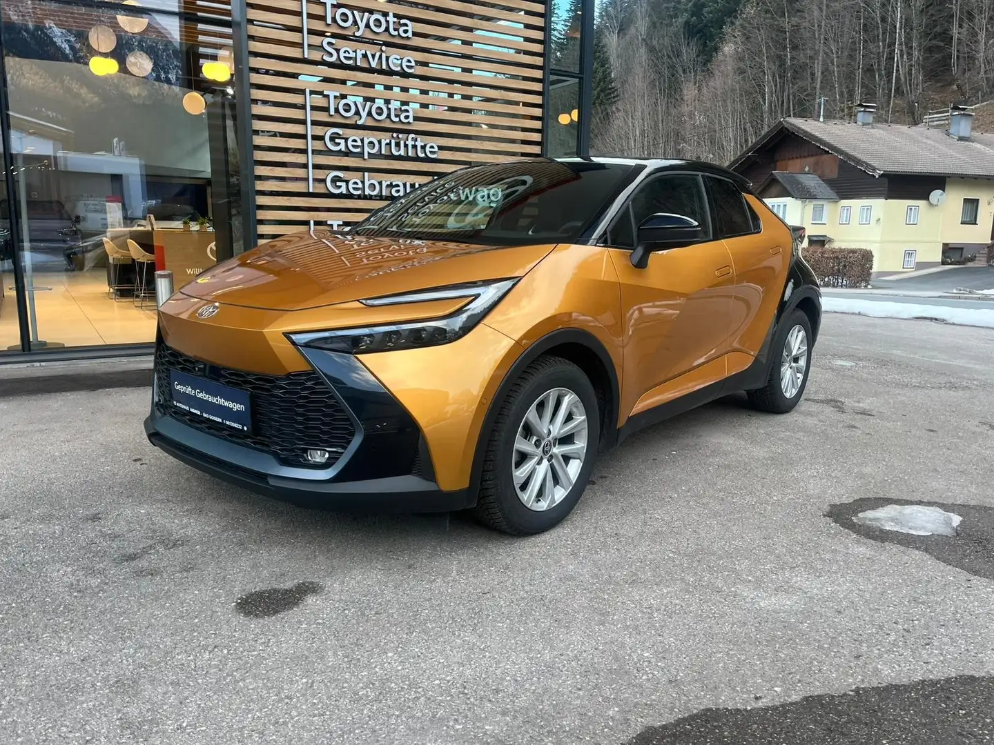 Toyota C-HR C-HR 2,0 Hybrid E-CVT Lounge Lounge Gold - 2