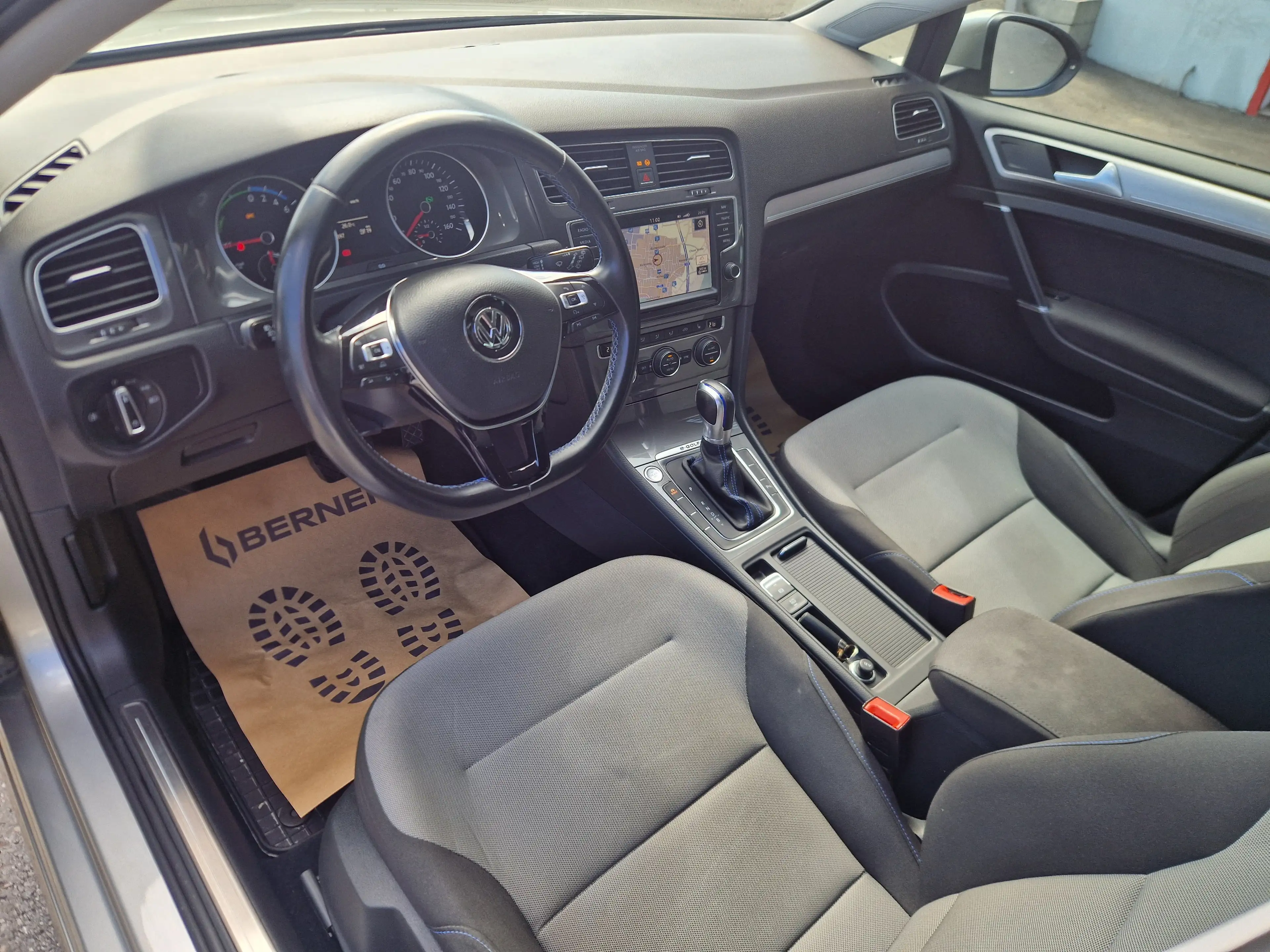 Volkswagen e-Golf — photo 14