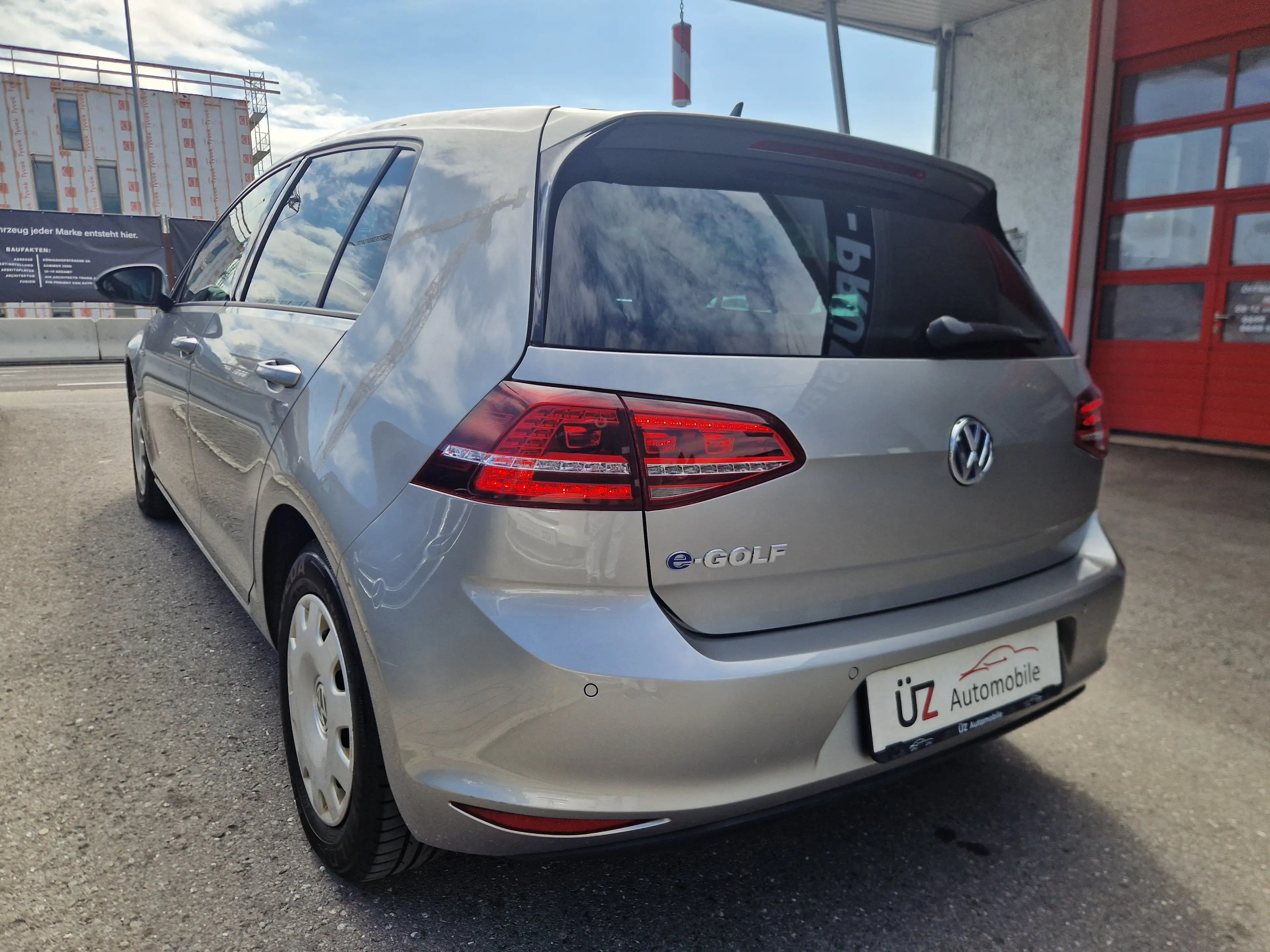 Volkswagen e-Golf — photo 8