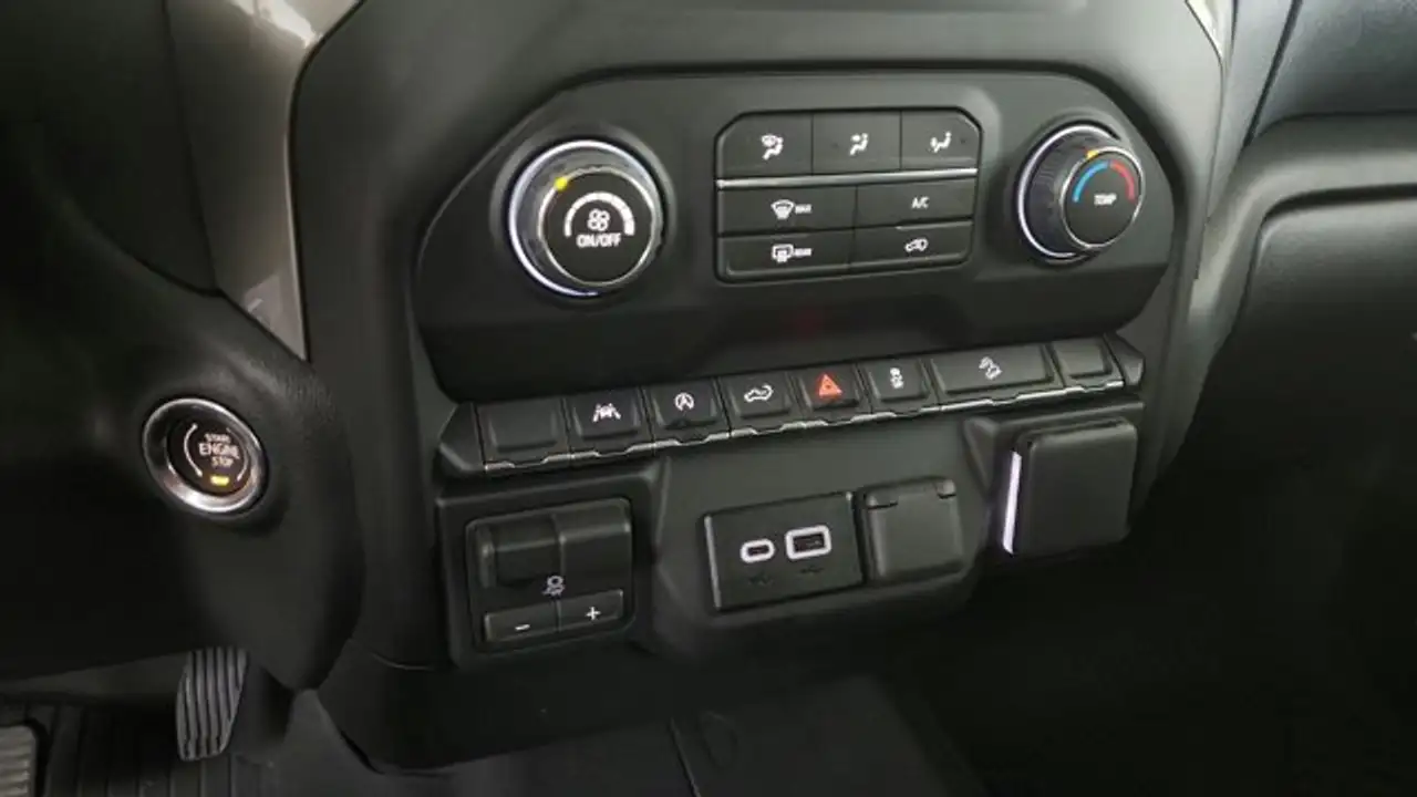 Chevrolet Silverado 1500 снимка Chevrolet Silverado 1500