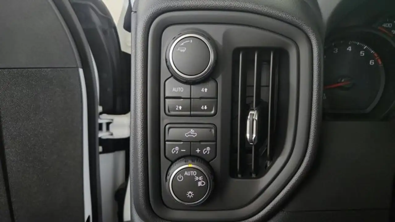 Chevrolet Silverado 1500 снимка Chevrolet Silverado 1500