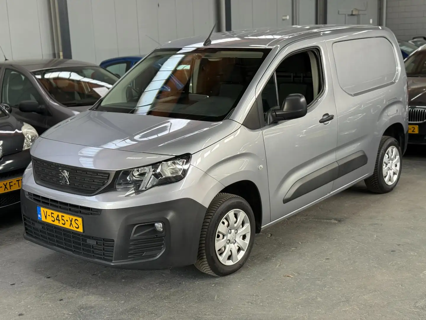 Peugeot Partner 1.6 BlueHDI Premium 2de Eigenaar Grigio - 2