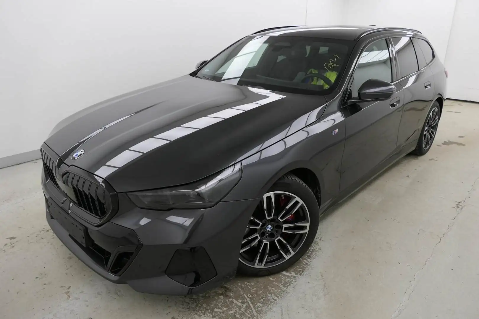 BMW 540 d xDrive Touring M Sport Anhängerkupplung Panorama Grau - 1