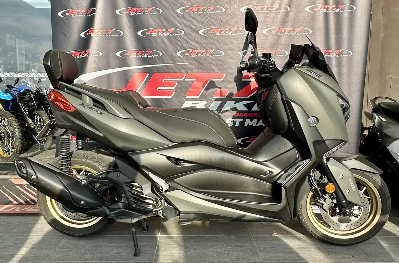 Yamaha X-Max 125