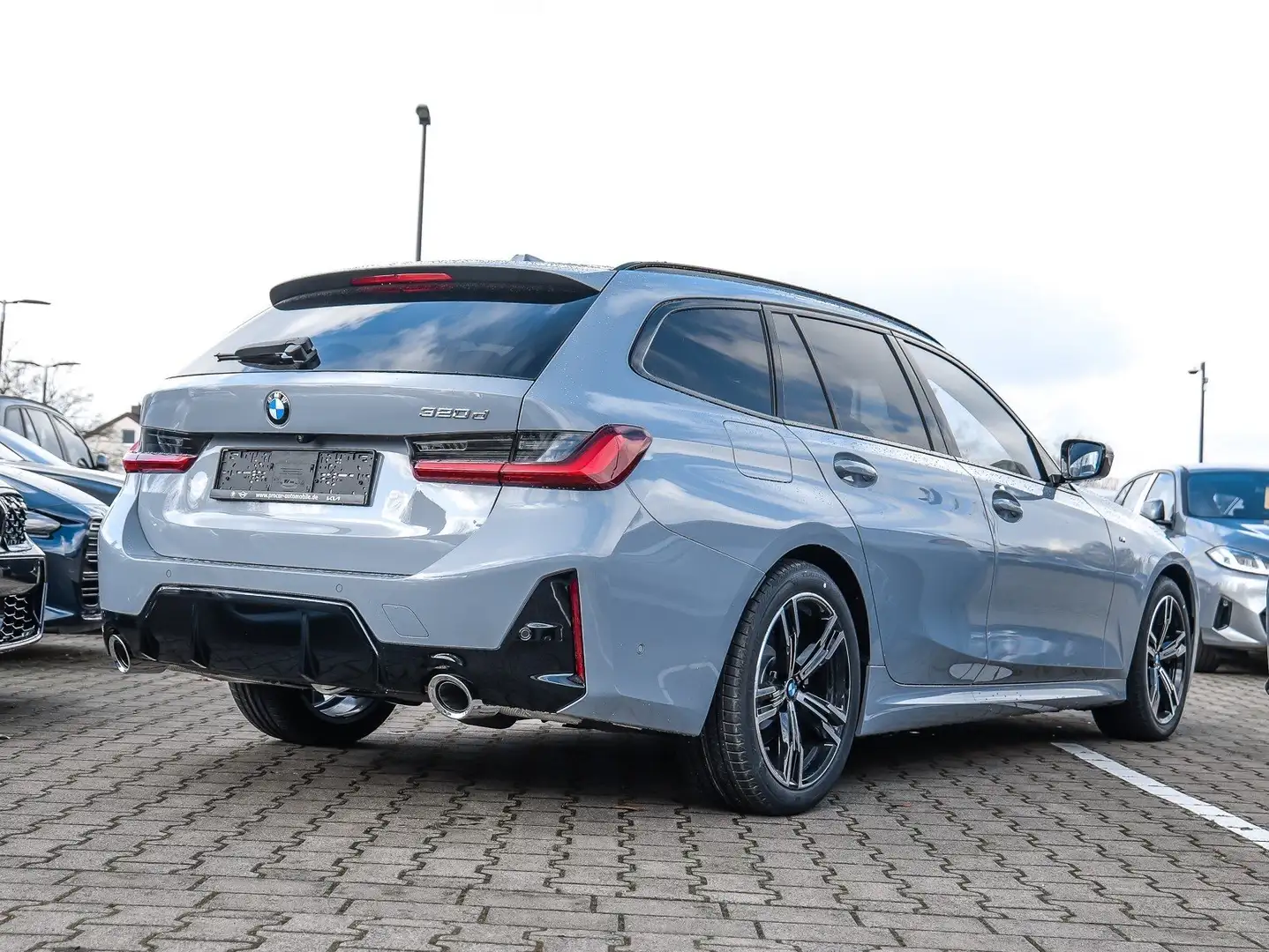 BMW 320 d Touring M Sport HuD+LED+HiFi+AHK+ACC+PA+DA Grau - 2