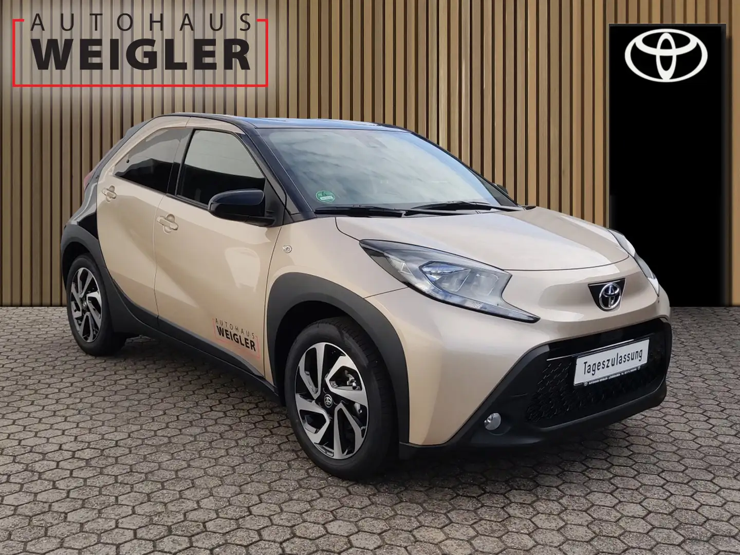 Toyota Aygo X 5-Türer Team D  5-Gang Klima Beige - 2