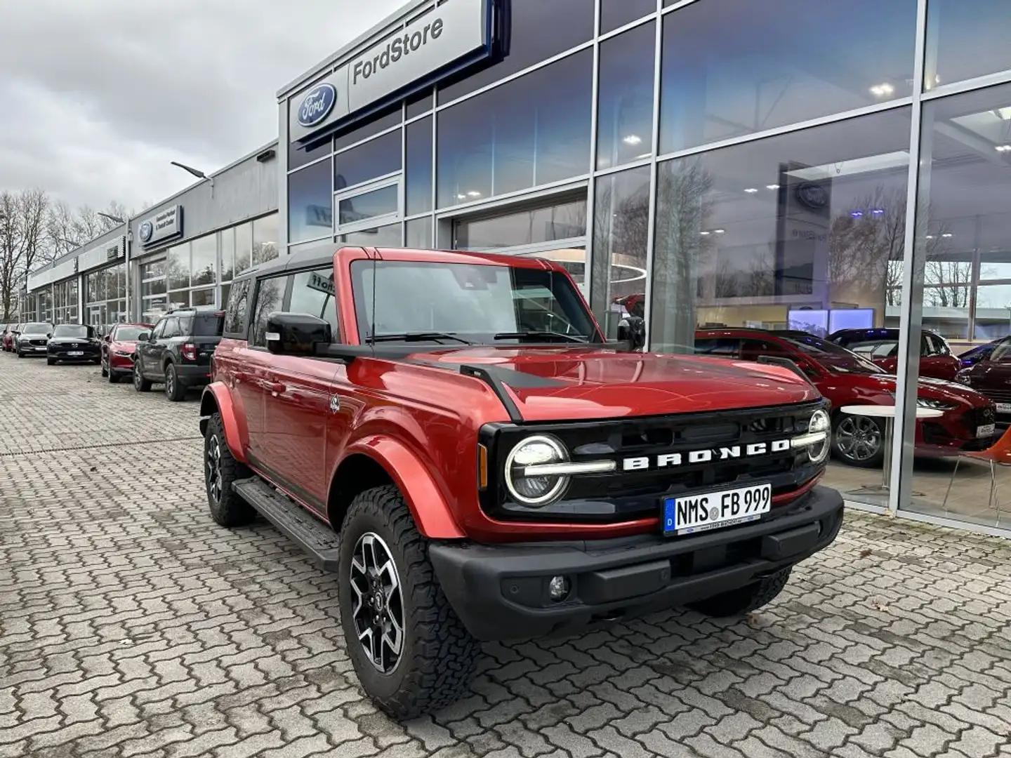Ford Bronco 2.7 EcoBoost V6 Outer Banks Red - 1