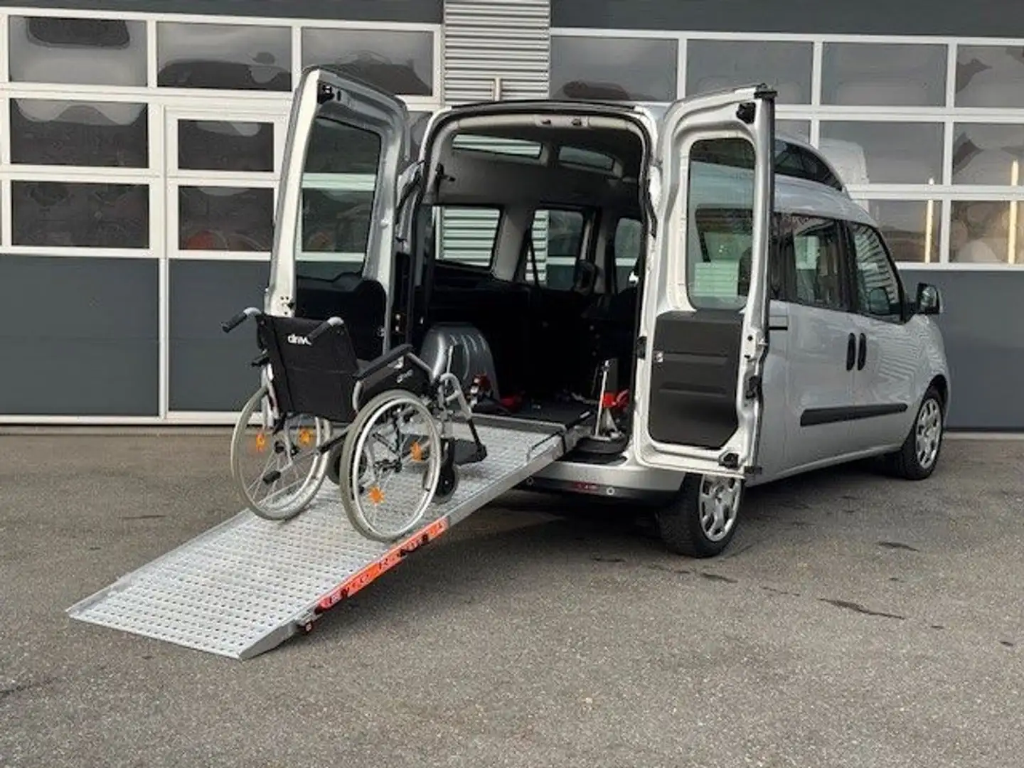 Fiat Doblo Maxi XL Hoch Behindertengerecht Rampe AMF Silber - 1