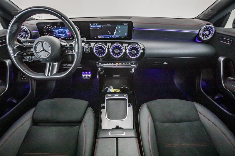 Mercedes-Benz CLA 180 PACK AMG / Boite automatique — photo 10