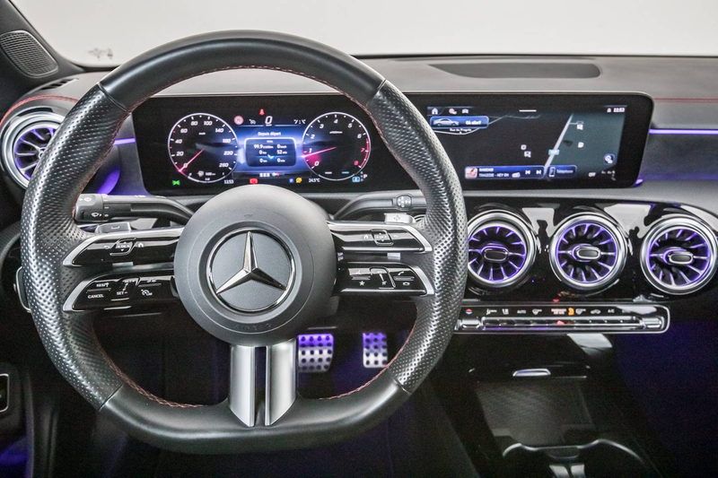 Mercedes-Benz CLA 180 PACK AMG / Boite automatique — photo 11