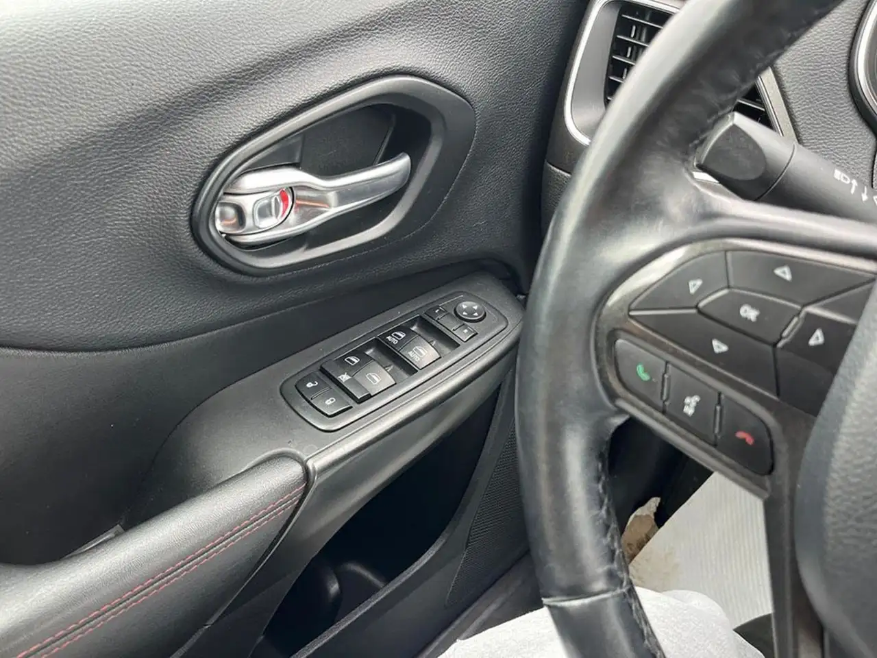 Jeep Cherokee снимка Jeep Cherokee