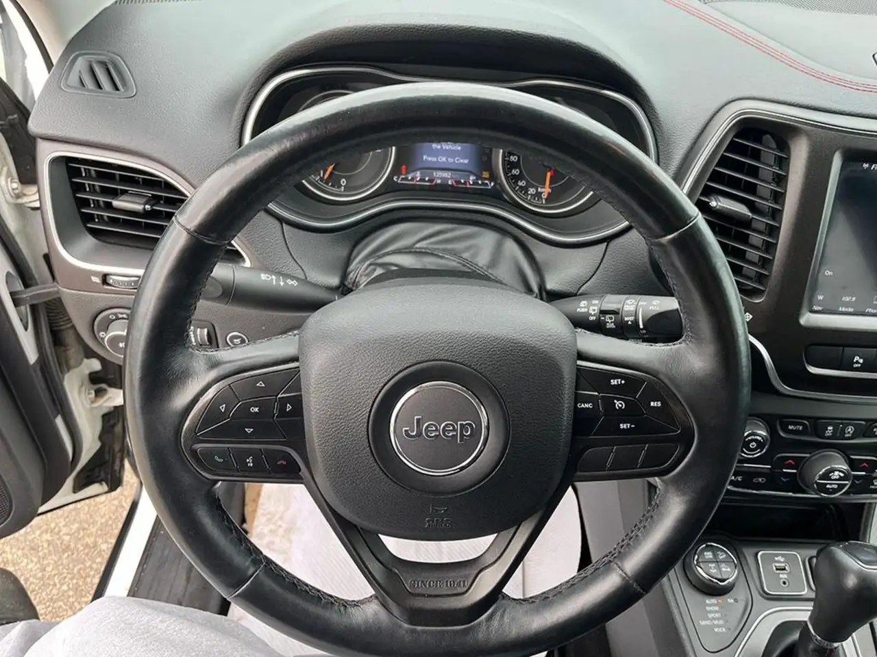 Jeep Cherokee снимка Jeep Cherokee