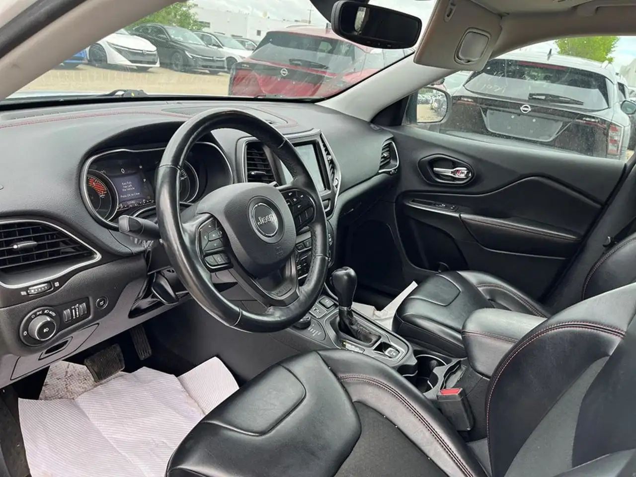 Jeep Cherokee снимка Jeep Cherokee