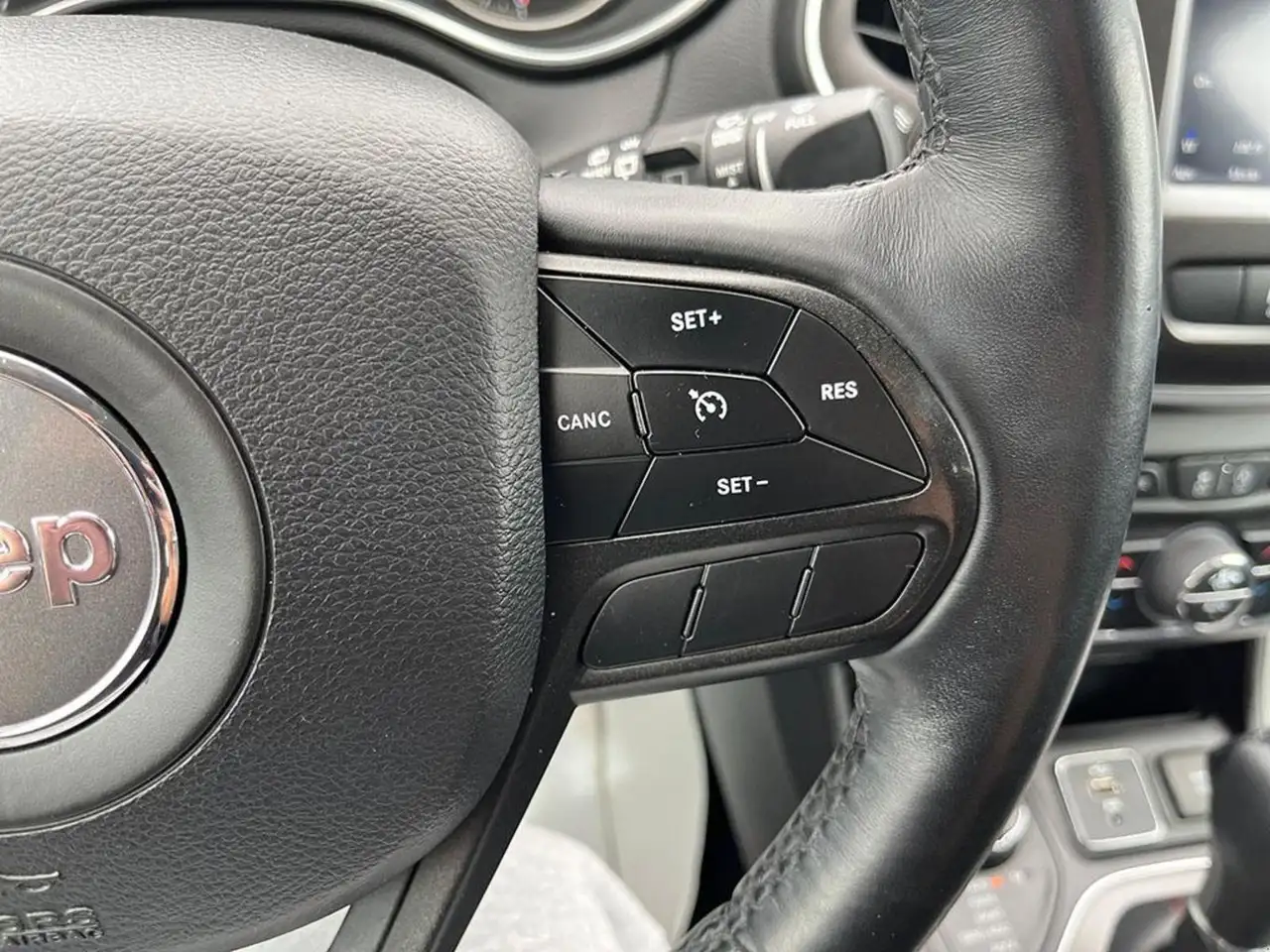 Jeep Cherokee снимка Jeep Cherokee