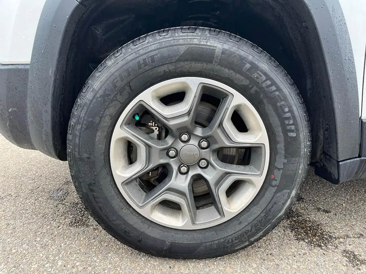 Jeep Cherokee снимка Jeep Cherokee