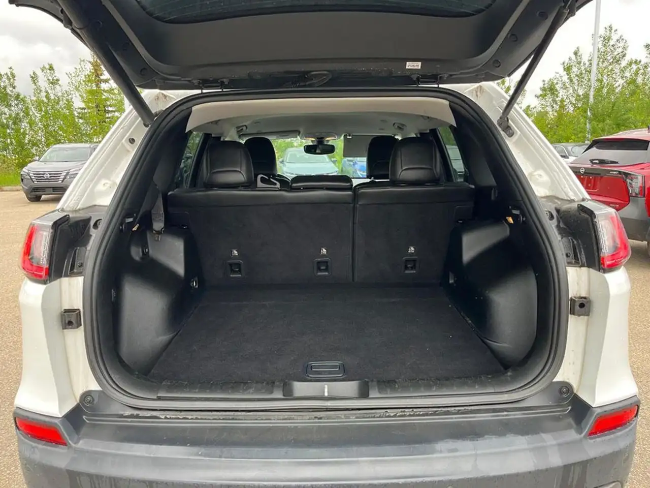 Jeep Cherokee снимка Jeep Cherokee