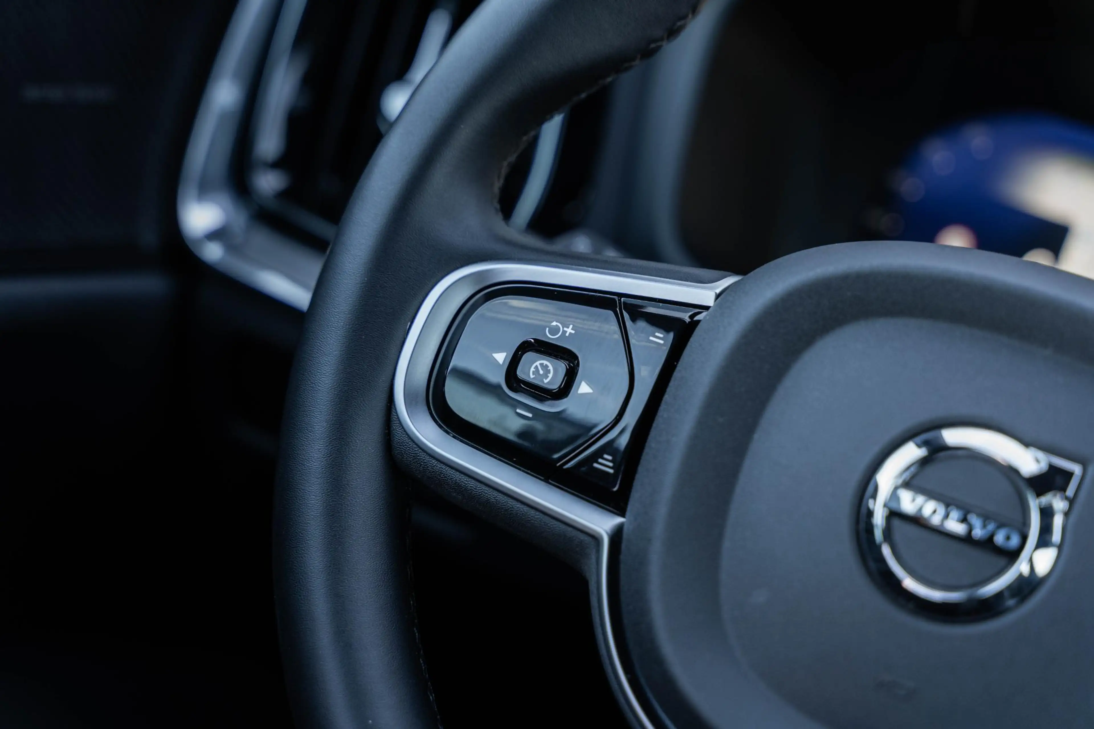 Volvo V60 2.0 T6 Plug-in Hybrid AWD Plus Dark | PHEV Long Ra — photo 14