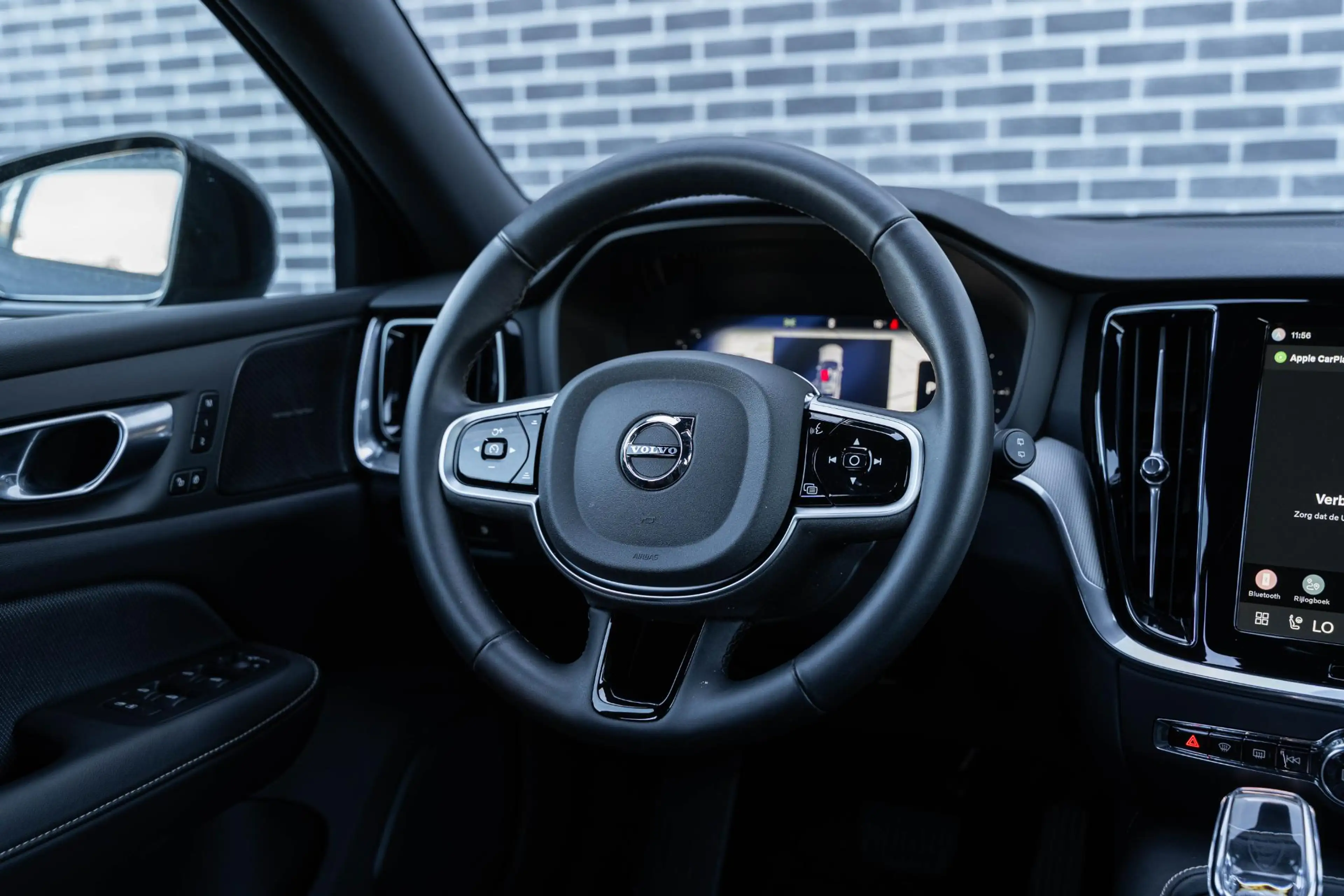 Volvo V60 2.0 T6 Plug-in Hybrid AWD Plus Dark | PHEV Long Ra — photo 12
