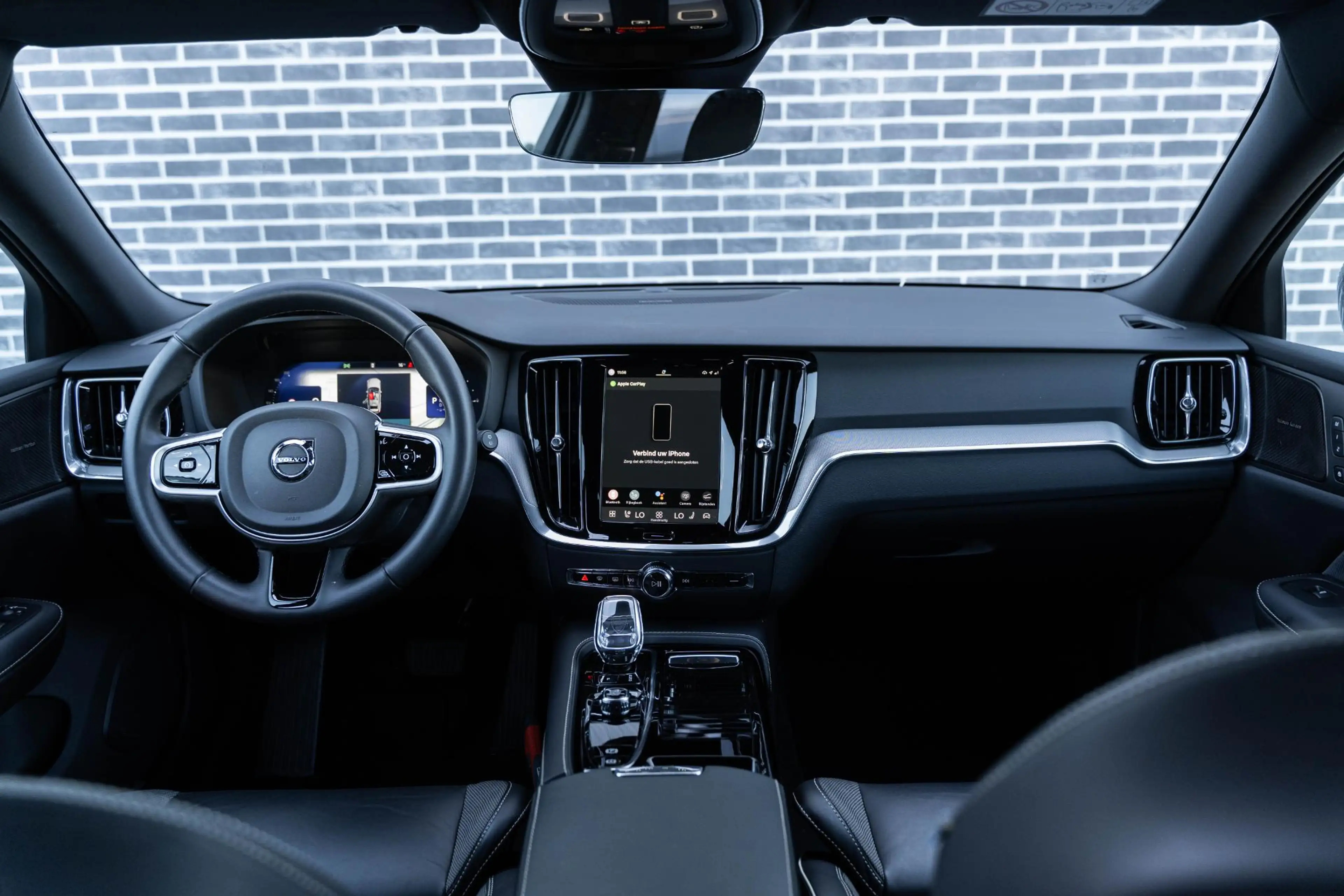 Volvo V60 2.0 T6 Plug-in Hybrid AWD Plus Dark | PHEV Long Ra — photo 11