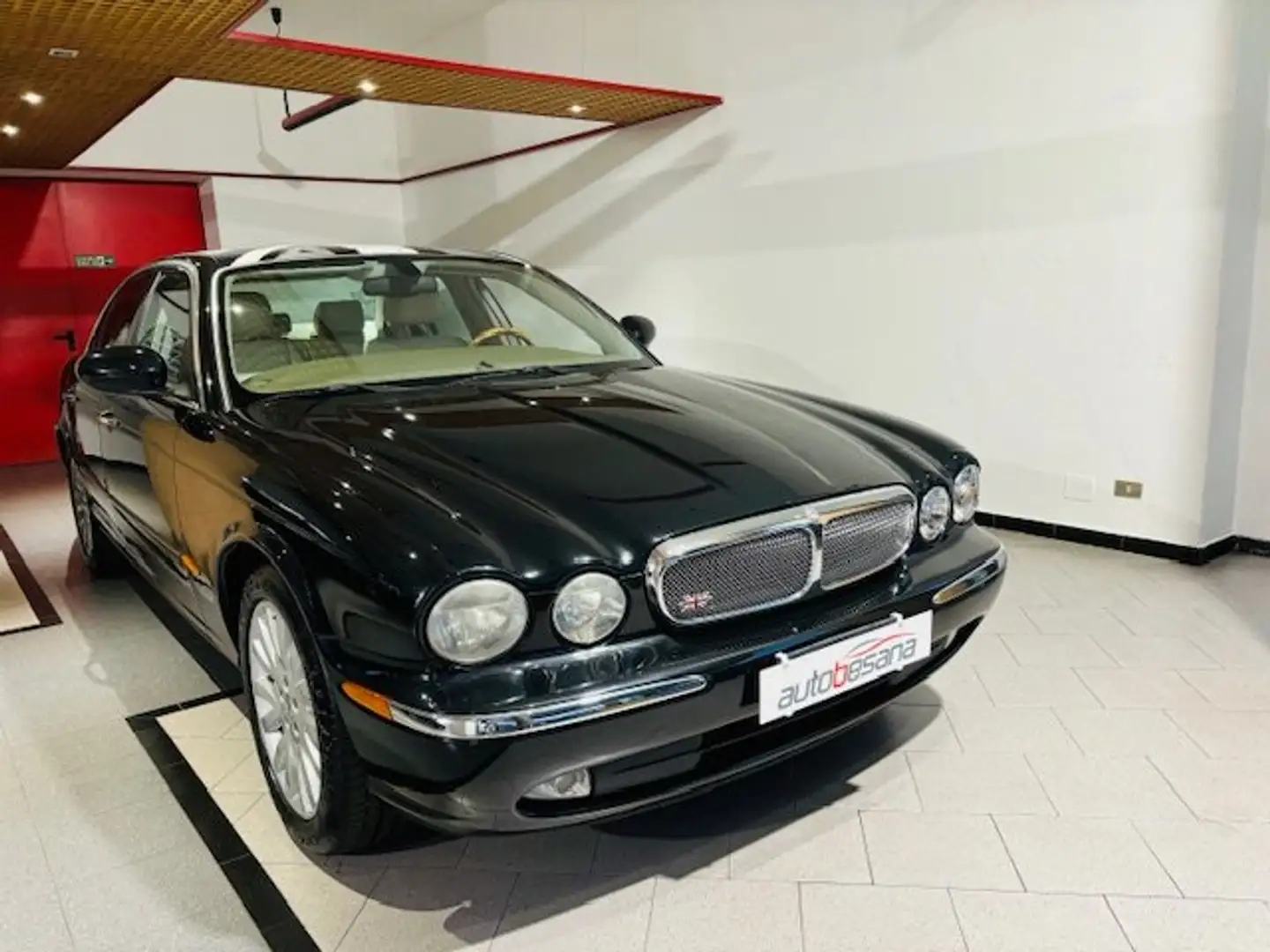 Jaguar XJ 3.5 V8 Executive + TETTO APRIBILE Nero - 2