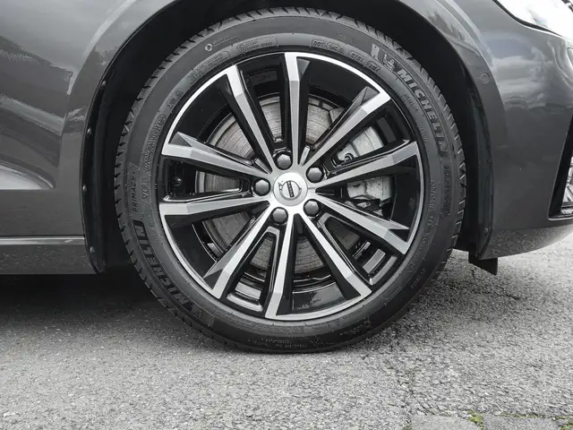 Volvo V60 view 7