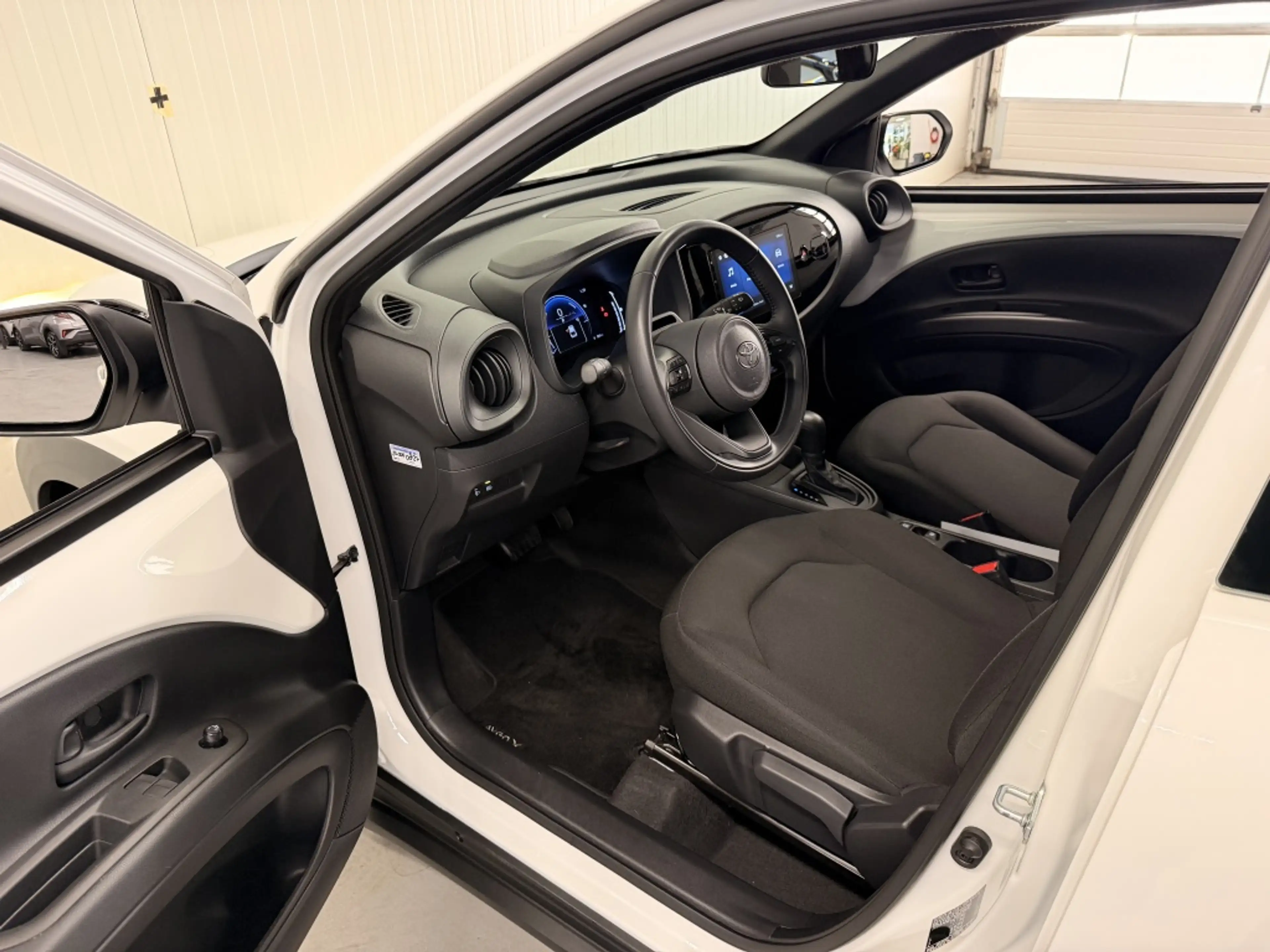 Toyota Aygo X Hybrid 115 play — photo 17