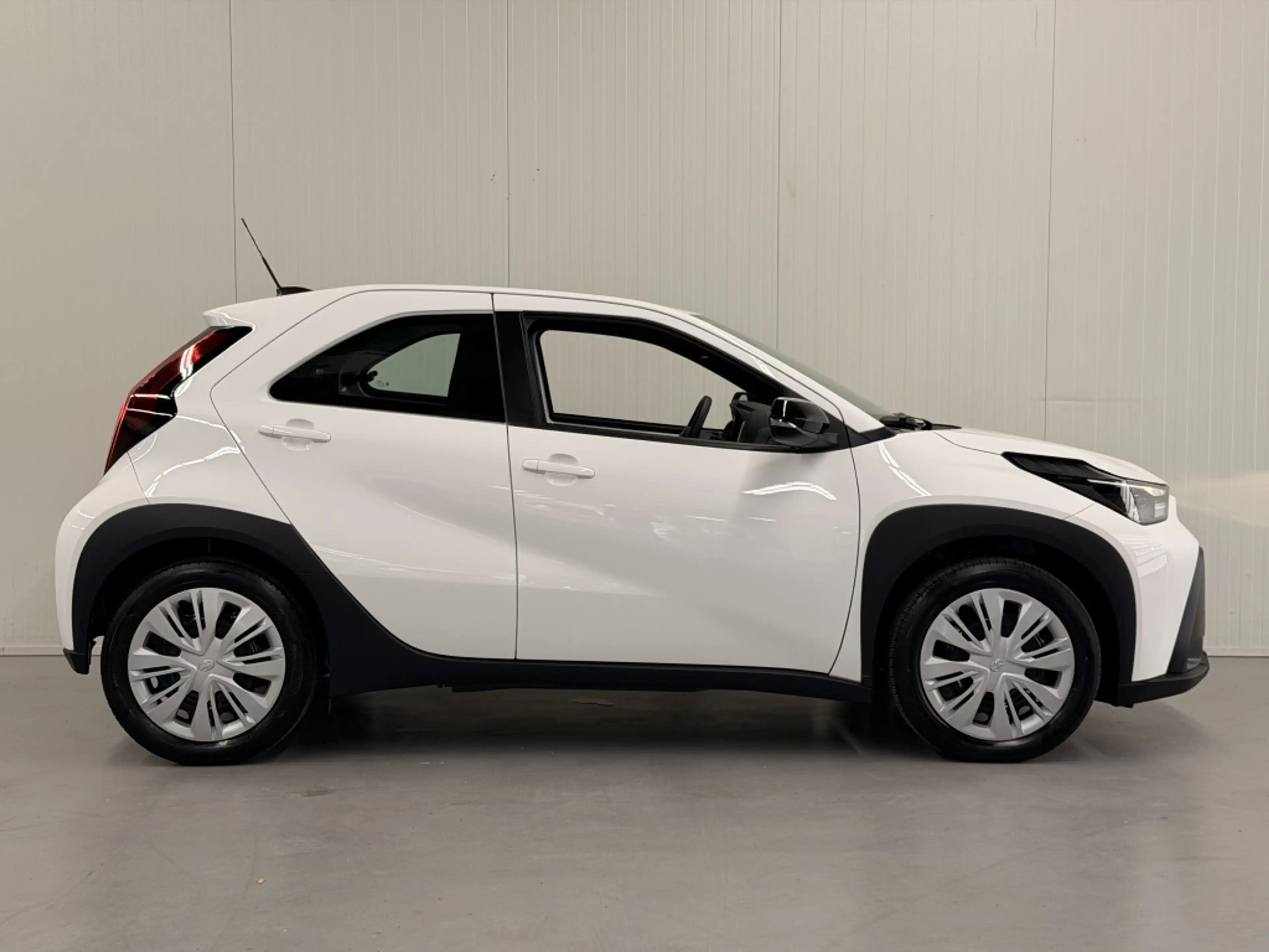 Toyota Aygo X Hybrid 115 play — photo 9