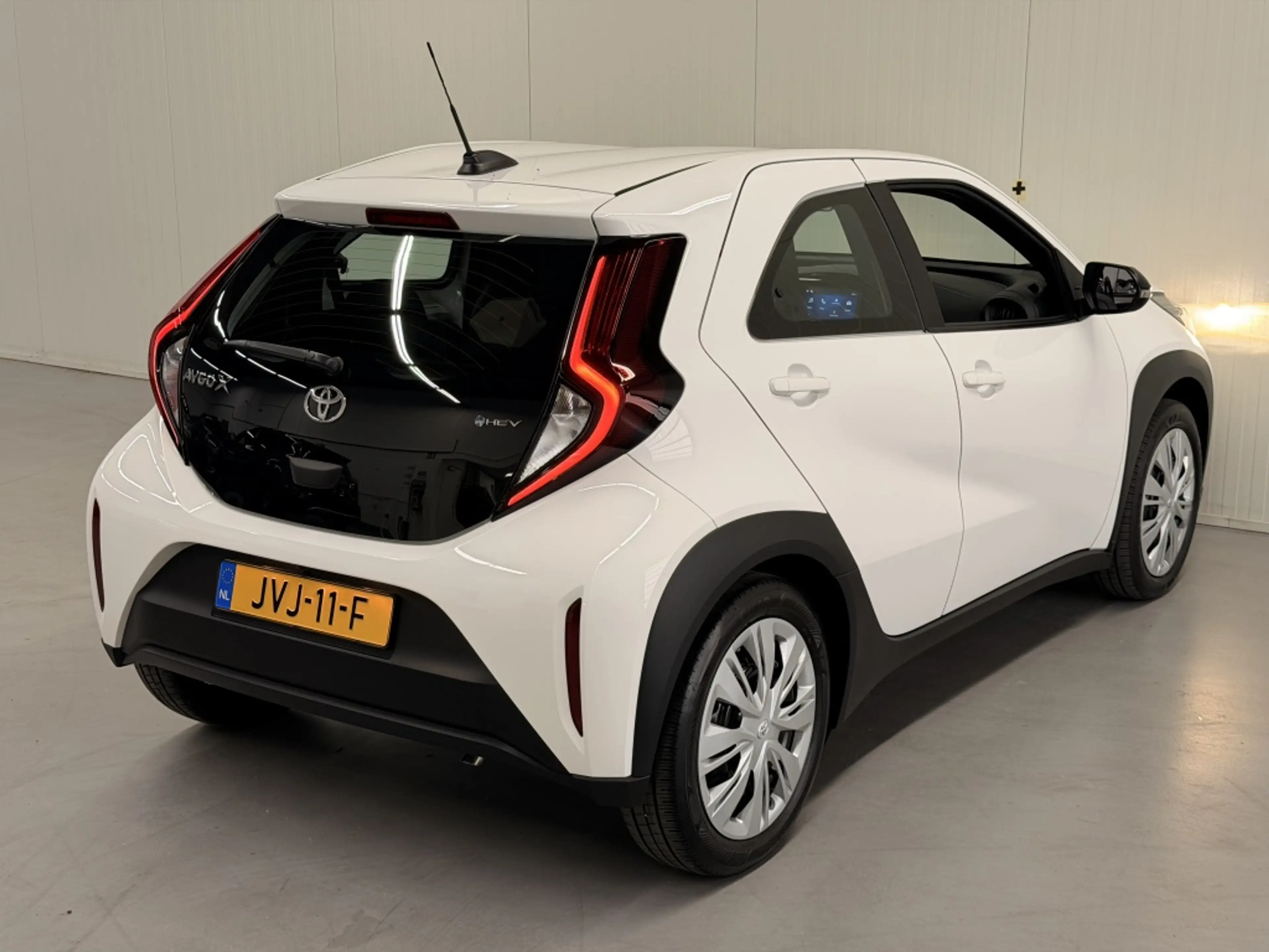 Toyota Aygo X Hybrid 115 play — photo 2