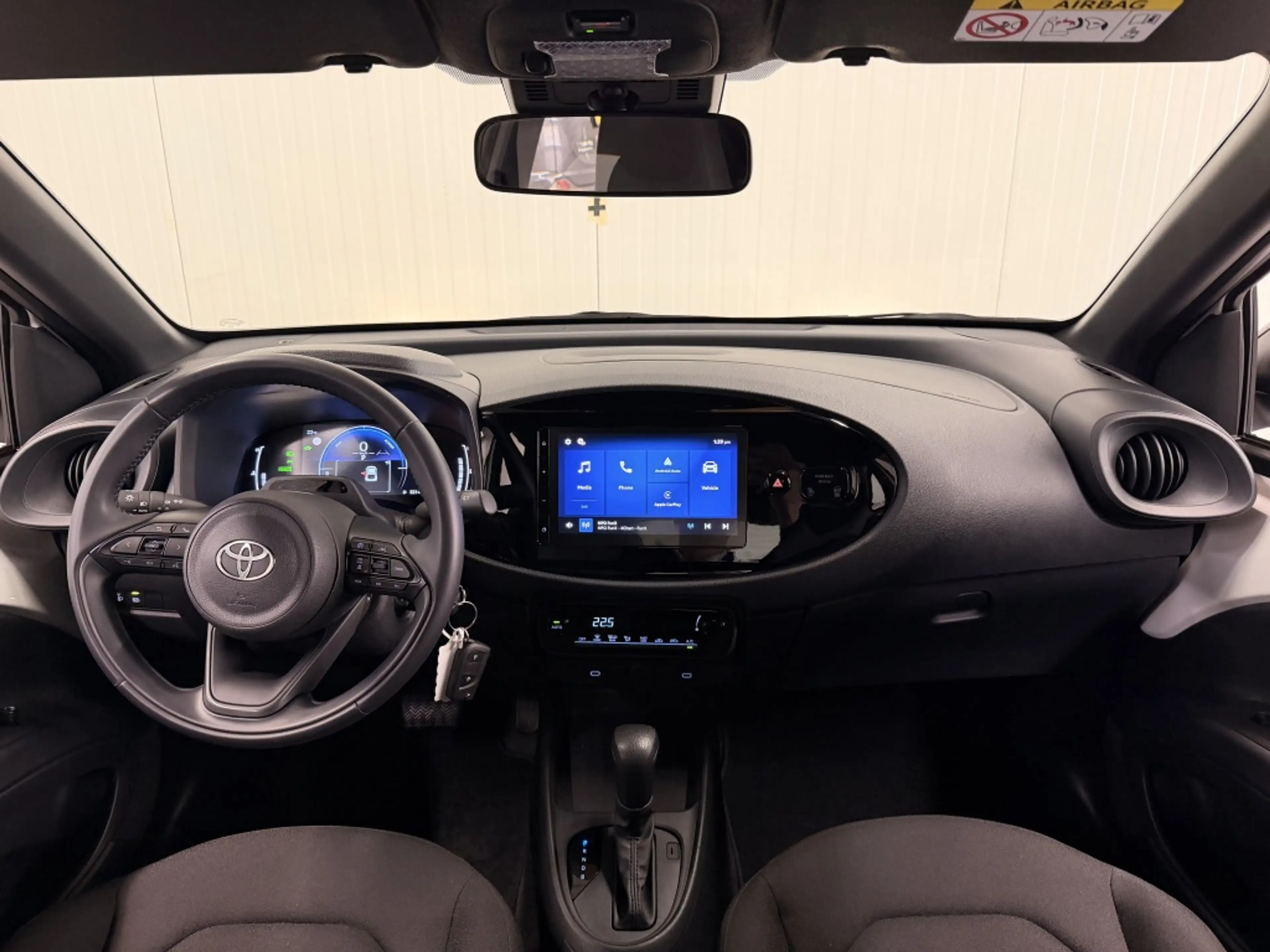 Toyota Aygo X Hybrid 115 play — photo 3