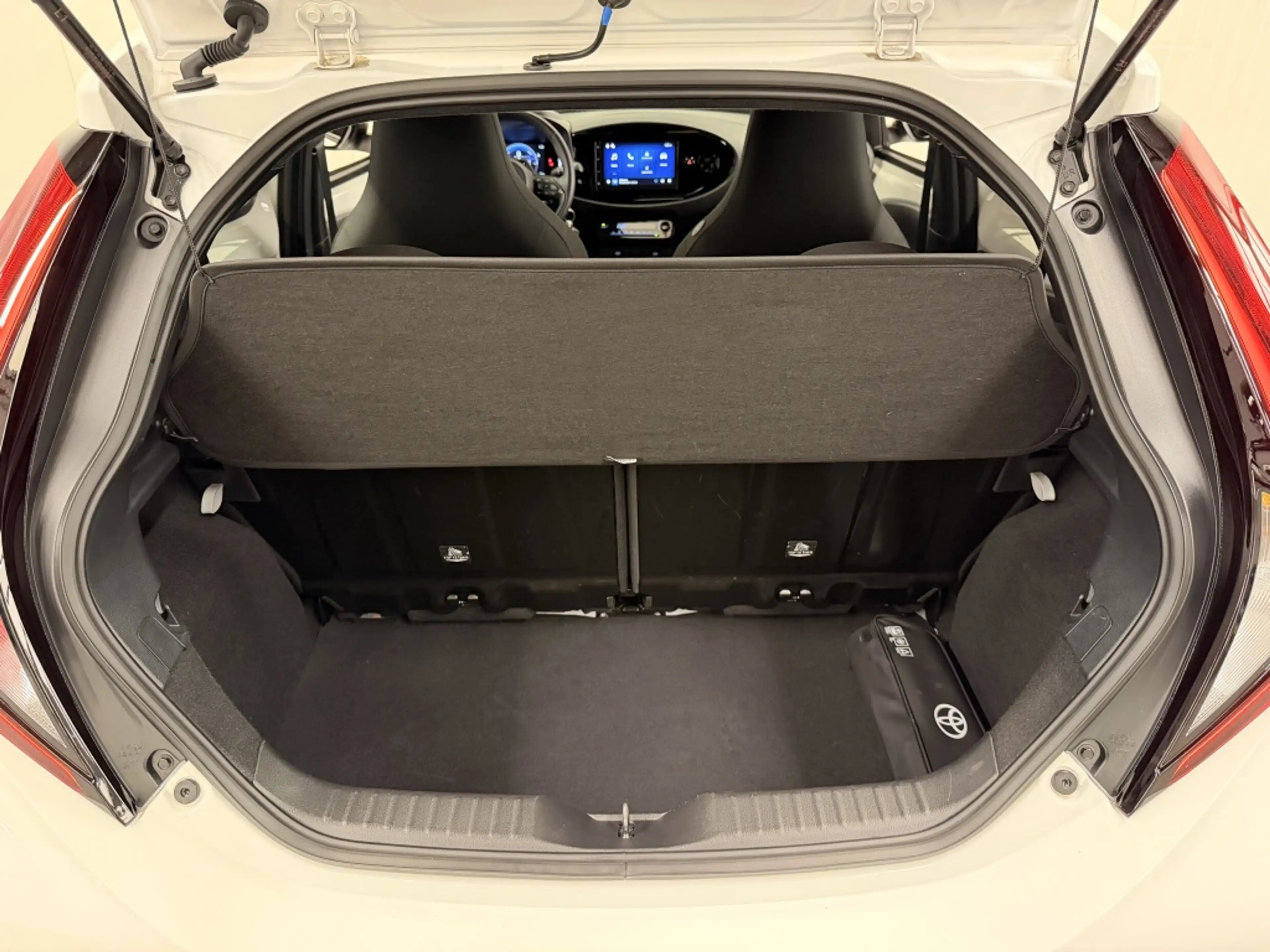Toyota Aygo X Hybrid 115 play — photo 15