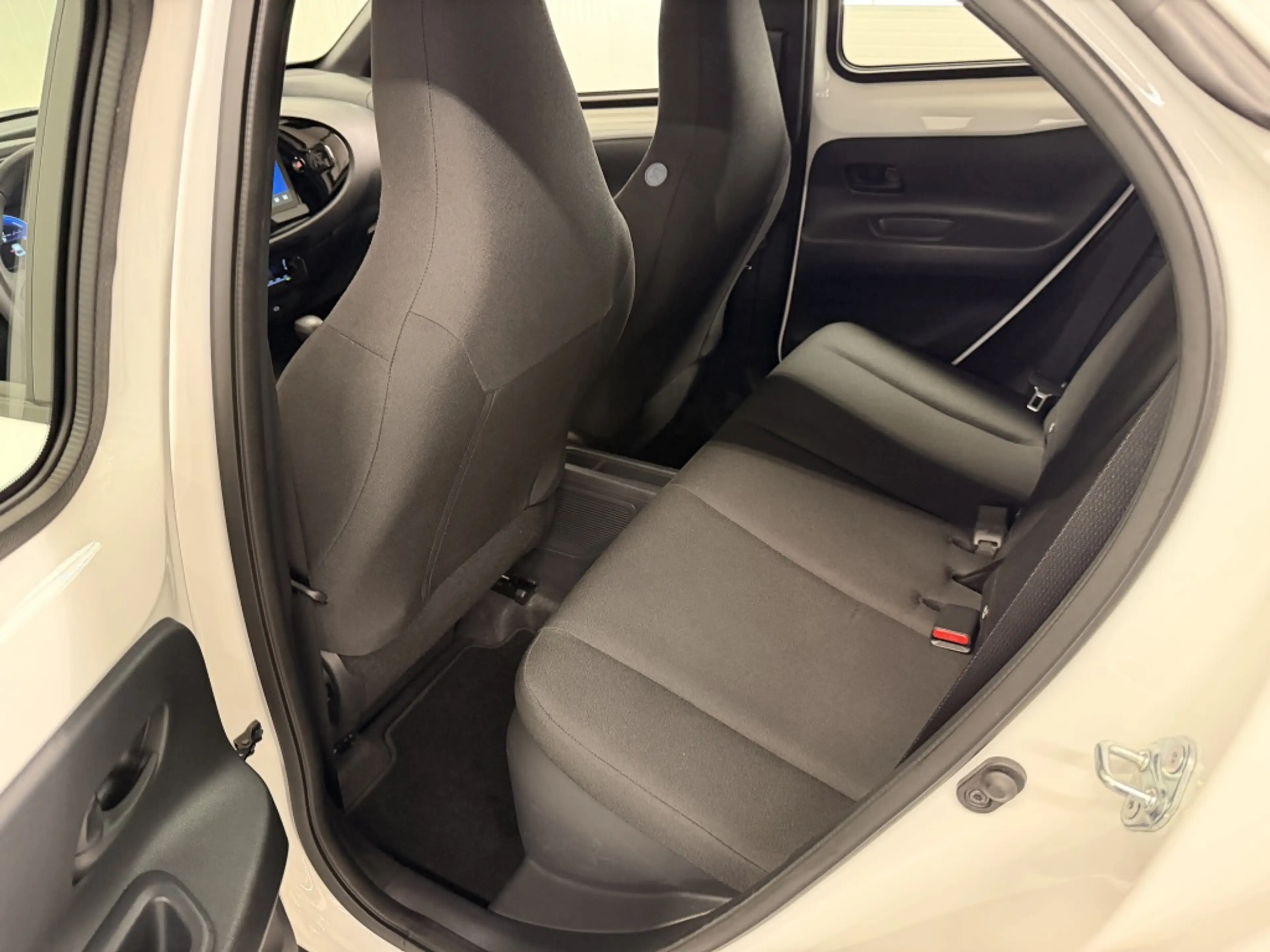Toyota Aygo X Hybrid 115 play — photo 16