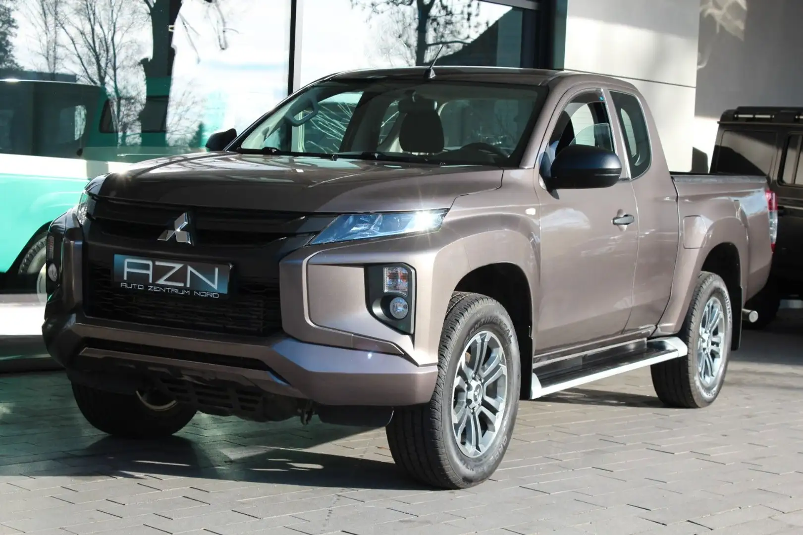 Mitsubishi L200 Club Cab 4WD Gris - 1