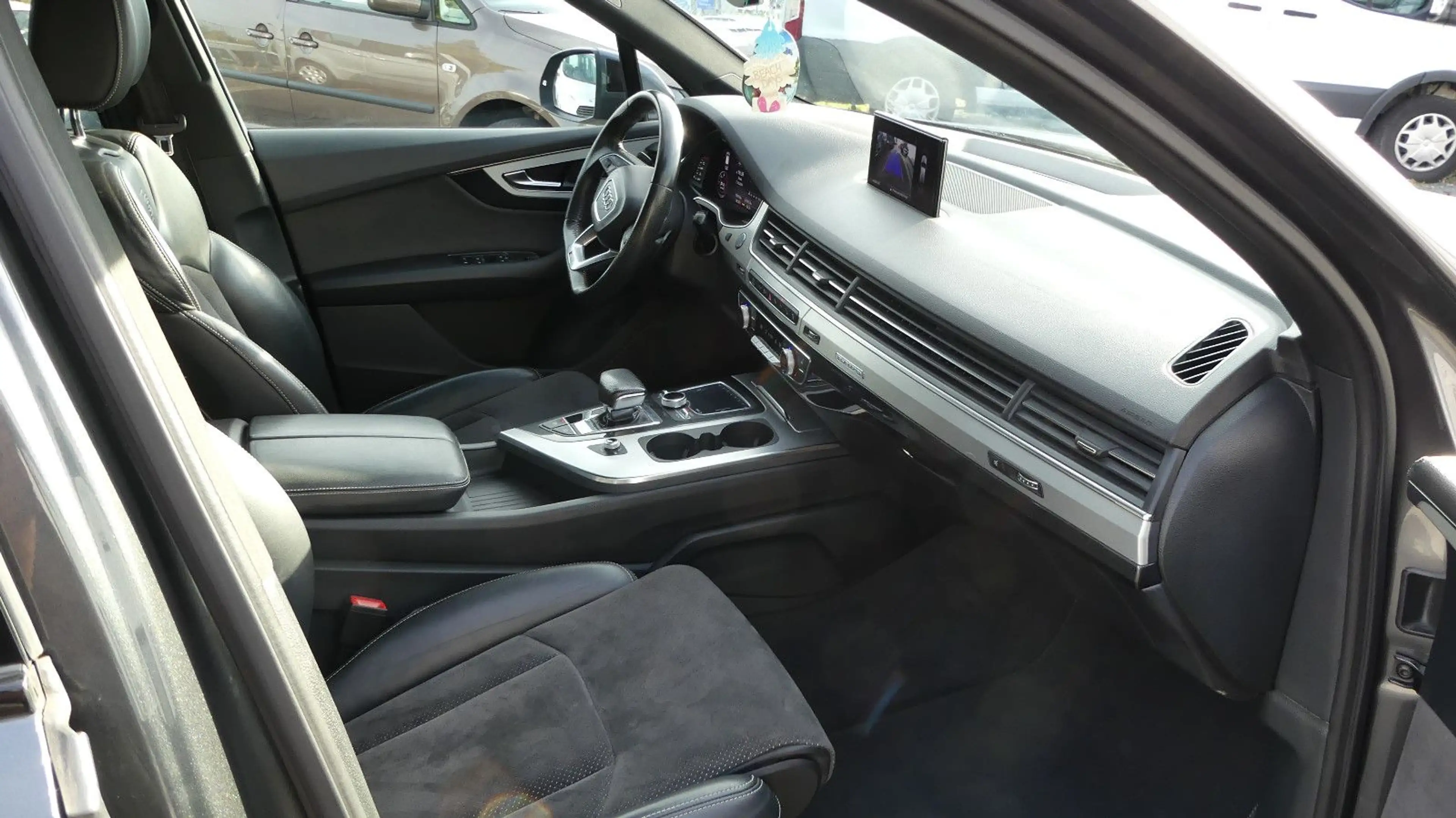 Audi Q7 3.0 TDI quattro S Line — photo 14