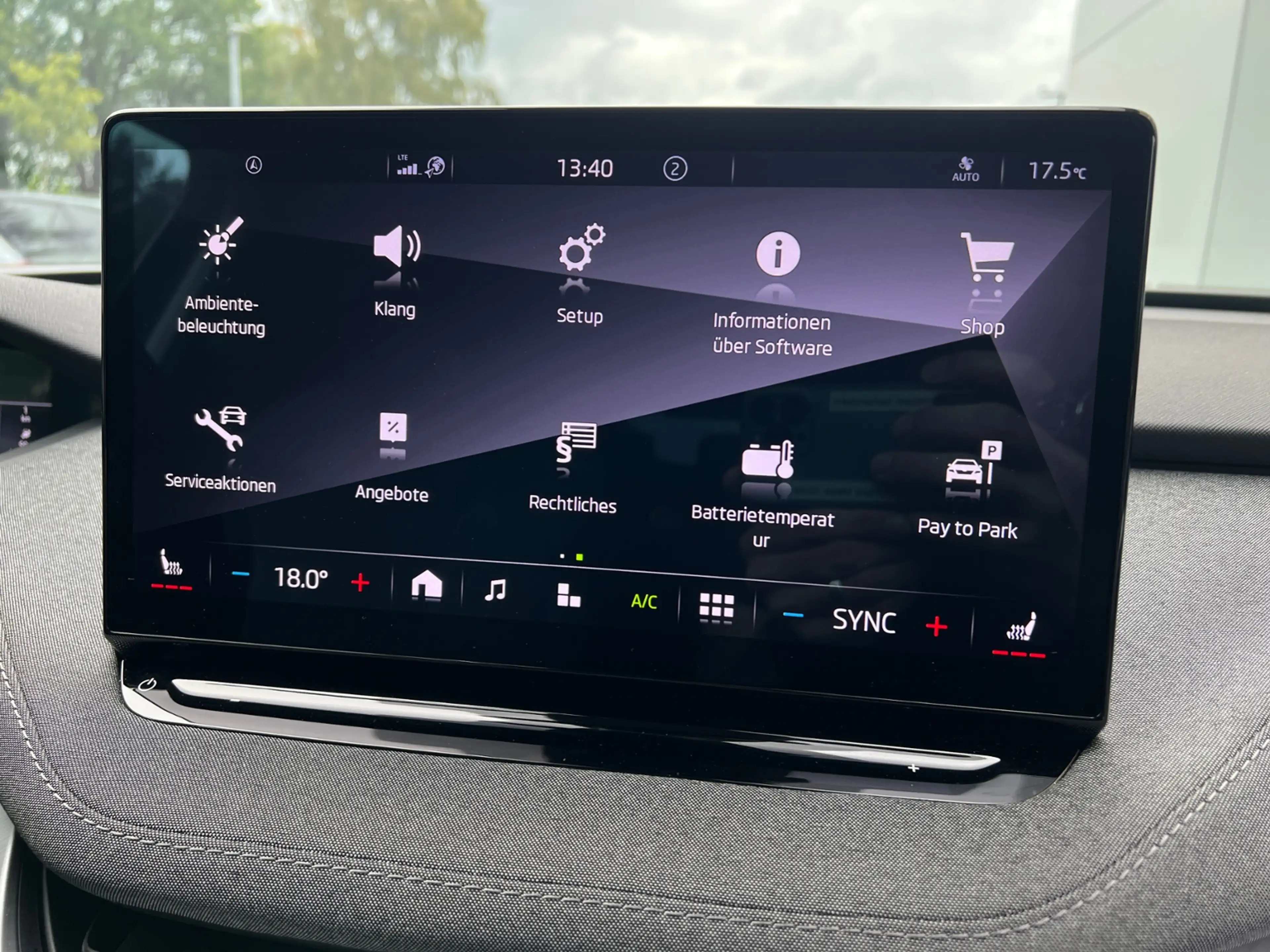 Skoda Enyaq iV 60 Loft 62kWh *AHK,LED,ACC,Navi,Kamera,19''-LM — photo 14