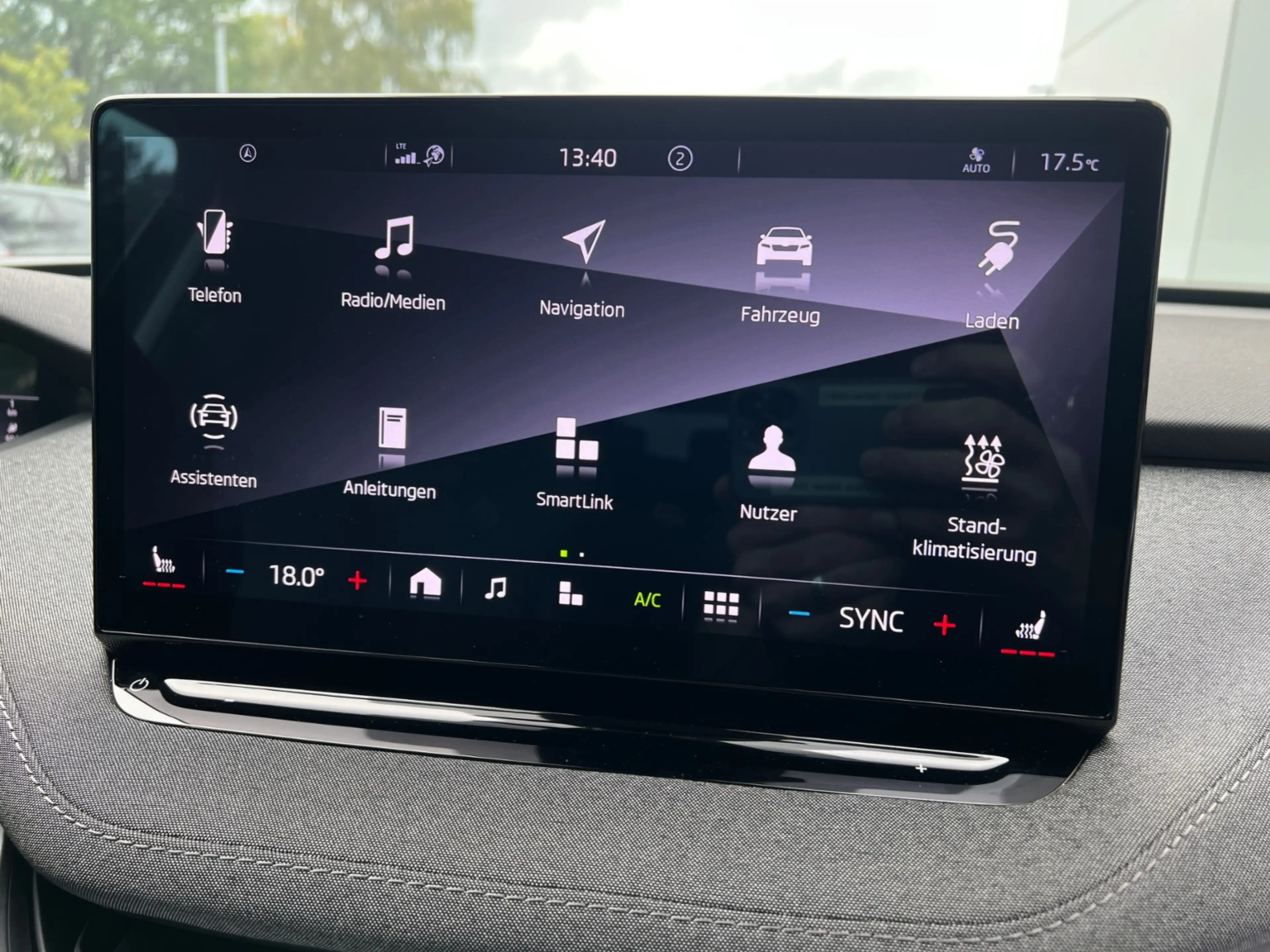 Skoda Enyaq iV 60 Loft 62kWh *AHK,LED,ACC,Navi,Kamera,19''-LM — photo 13