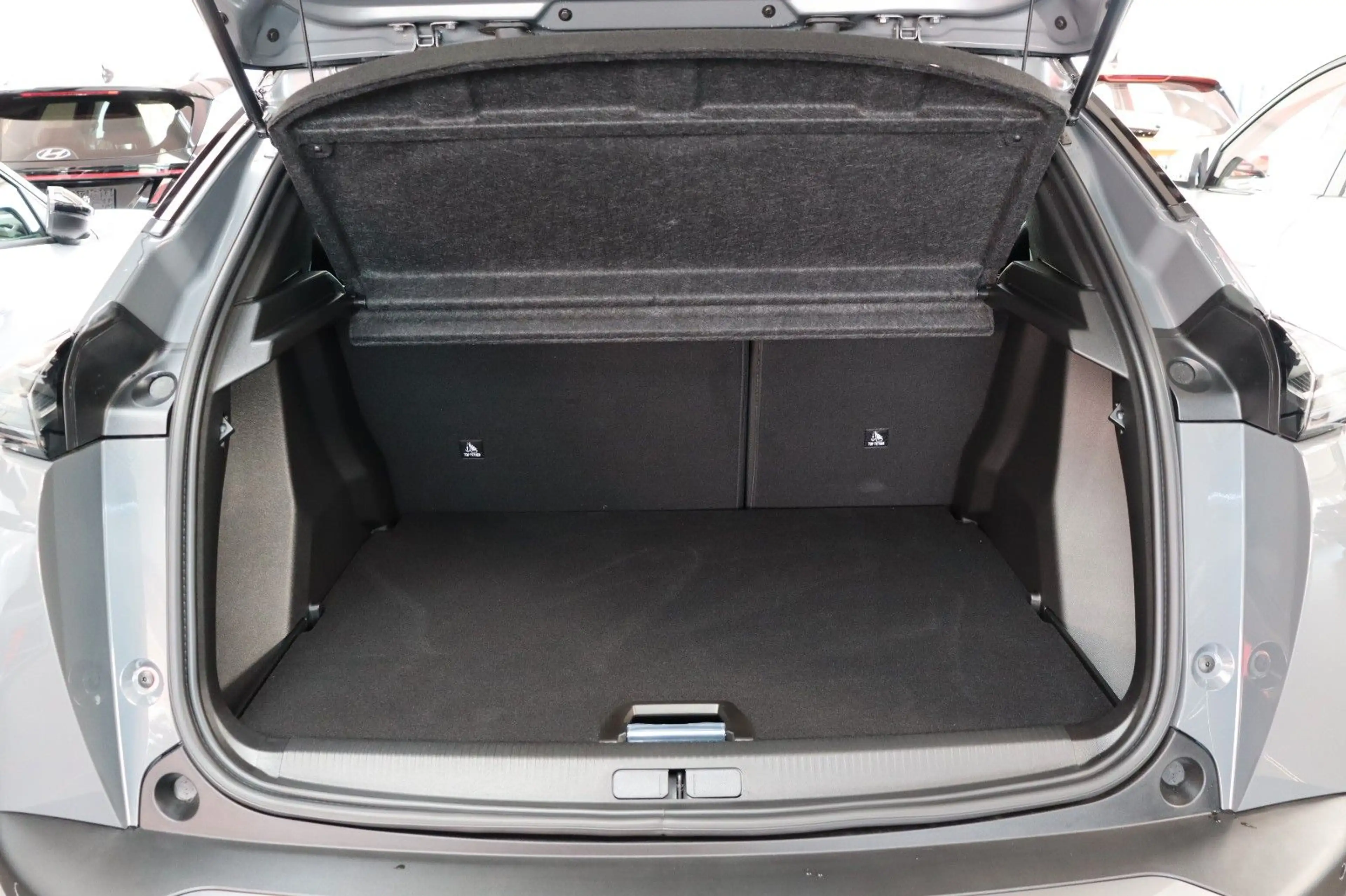 Peugeot 2008 HYBRID 145 e-DSC6 GT Alcant360° Schiebedach — photo 15