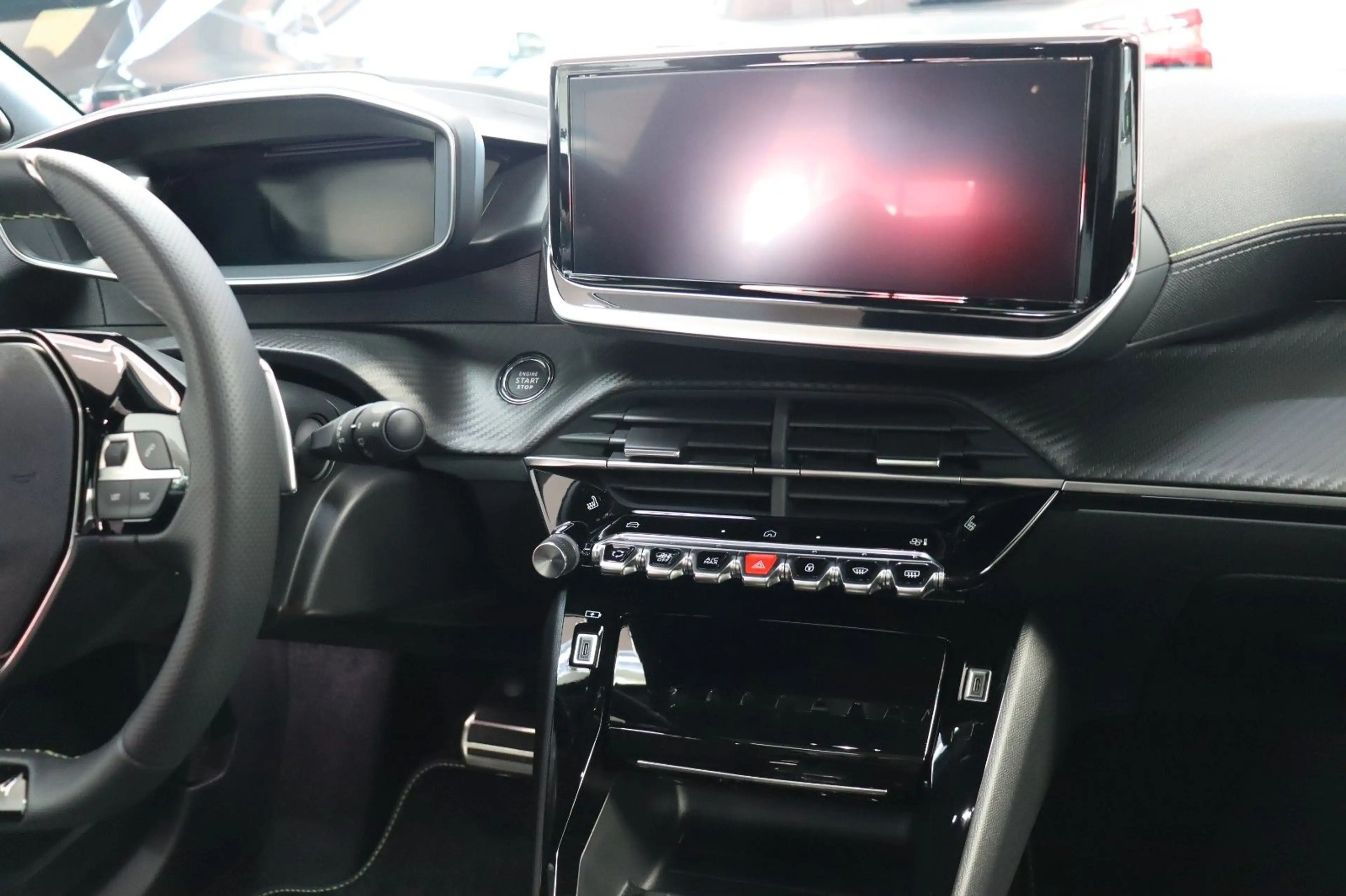 Peugeot 2008 HYBRID 145 e-DSC6 GT Alcant360° Schiebedach — photo 10