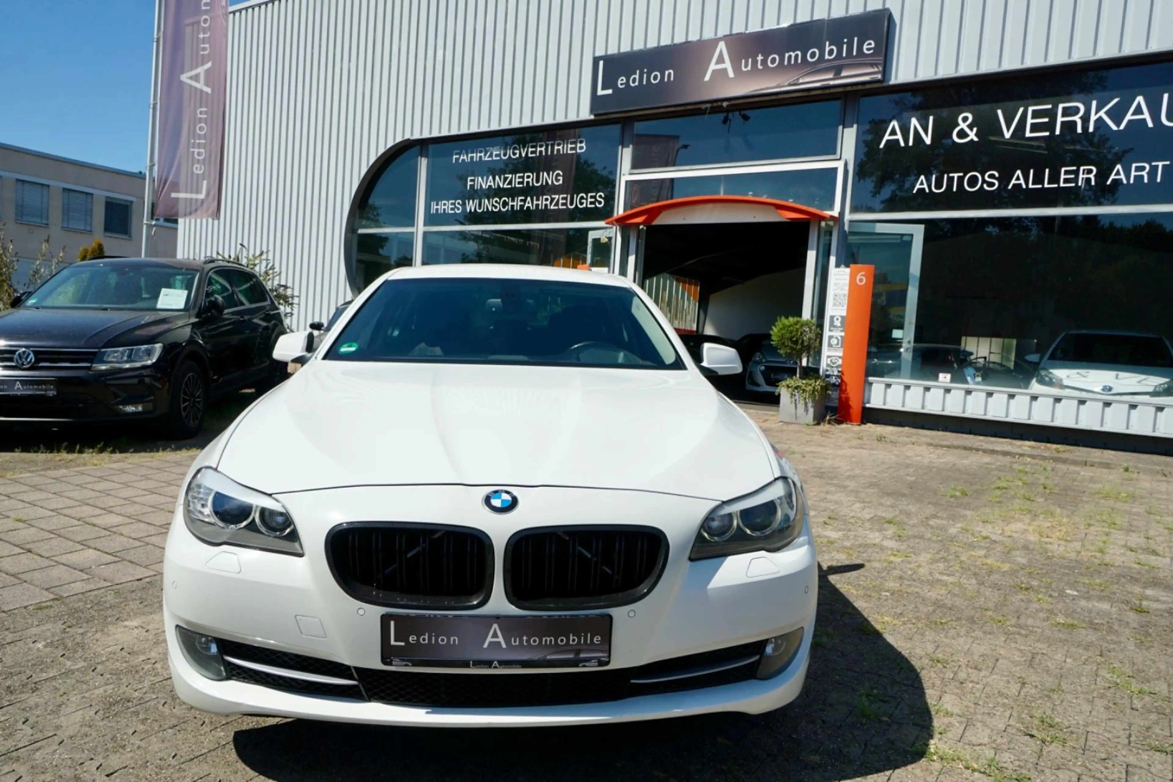 BMW 525 5 Touring 525 d — photo 2