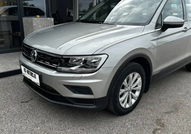 Volkswagen Tiguan view 6