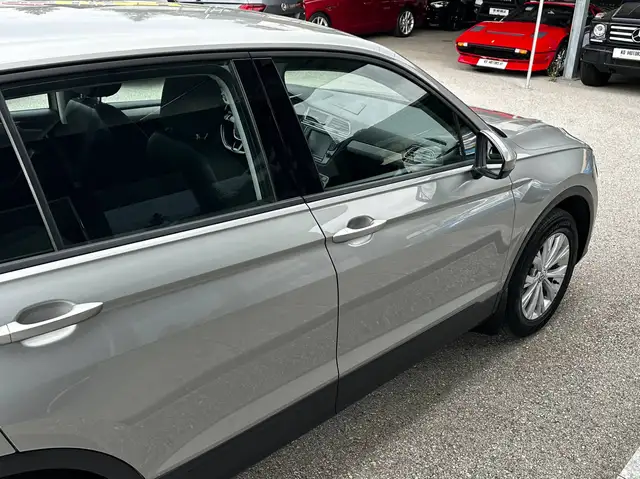Volkswagen Tiguan view 11